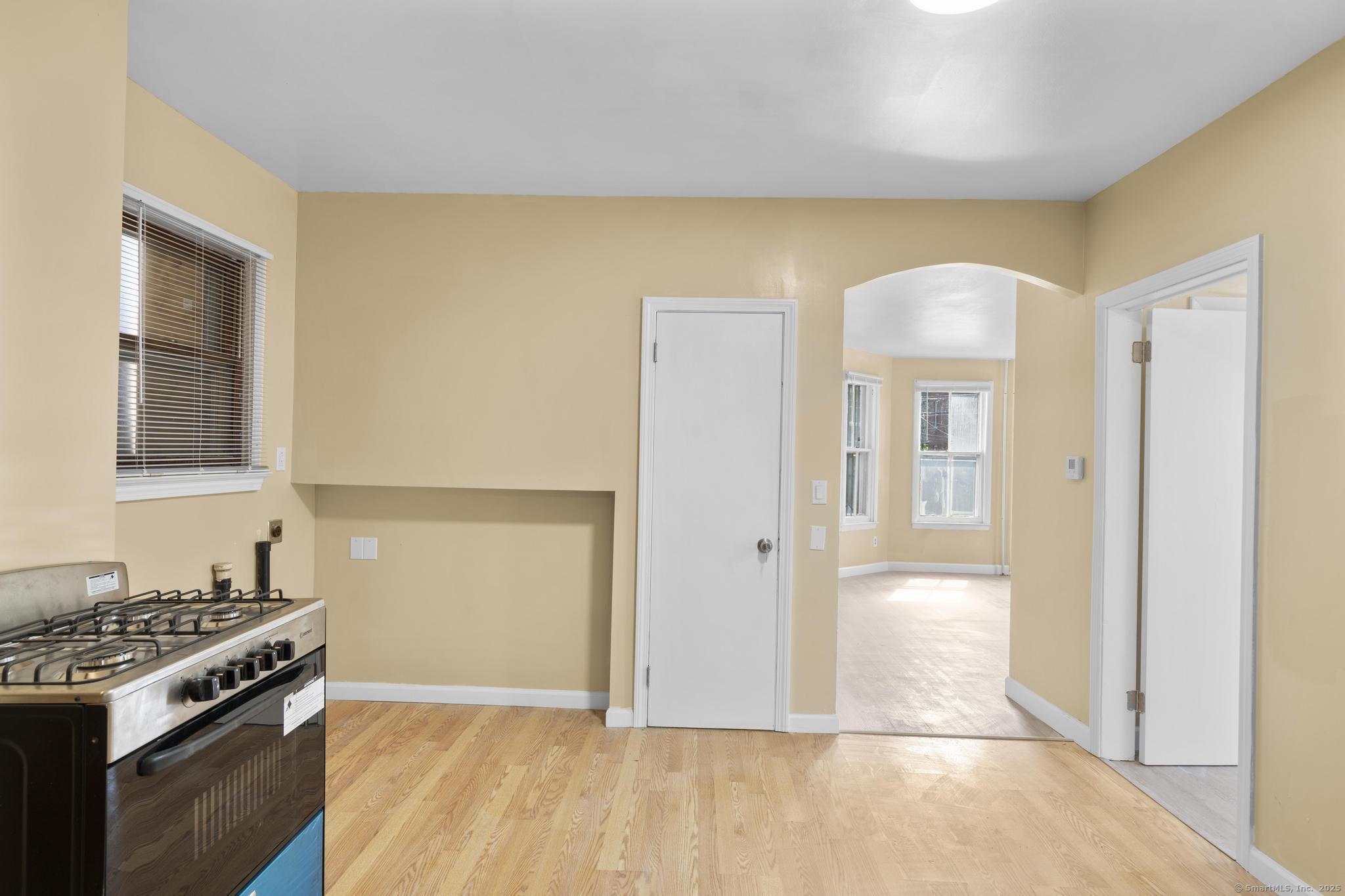 Hartford, Connecticut 06106, United States, 3 Bedrooms Bedrooms, ,3 BathroomsBathrooms,Residential,Active,195093