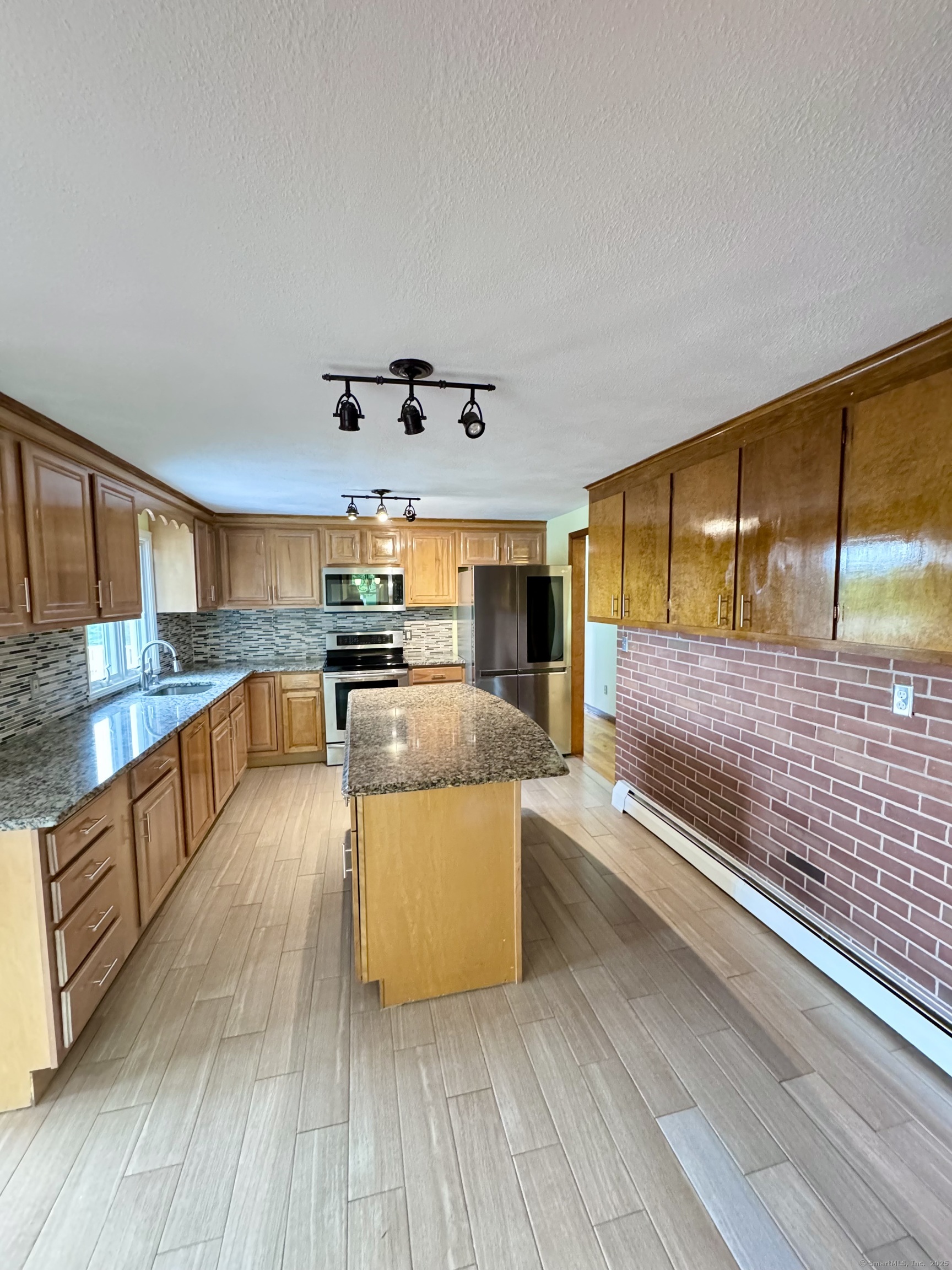588 Poquonock Avenue, Windsor, Connecticut image 20