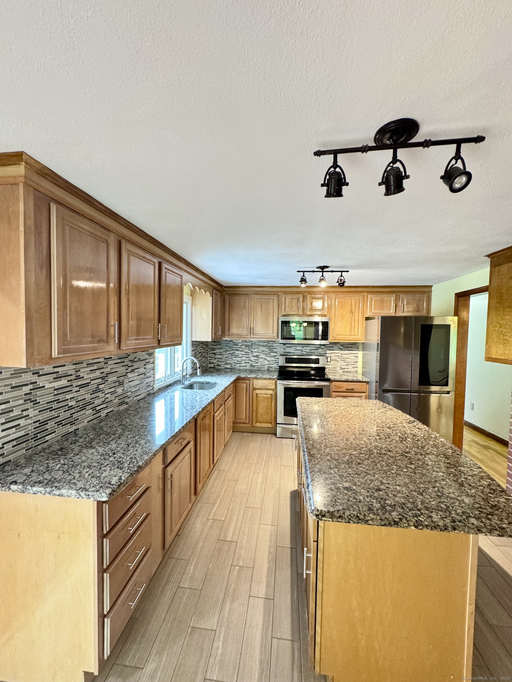 588 Poquonock Avenue, Windsor, Connecticut image 21