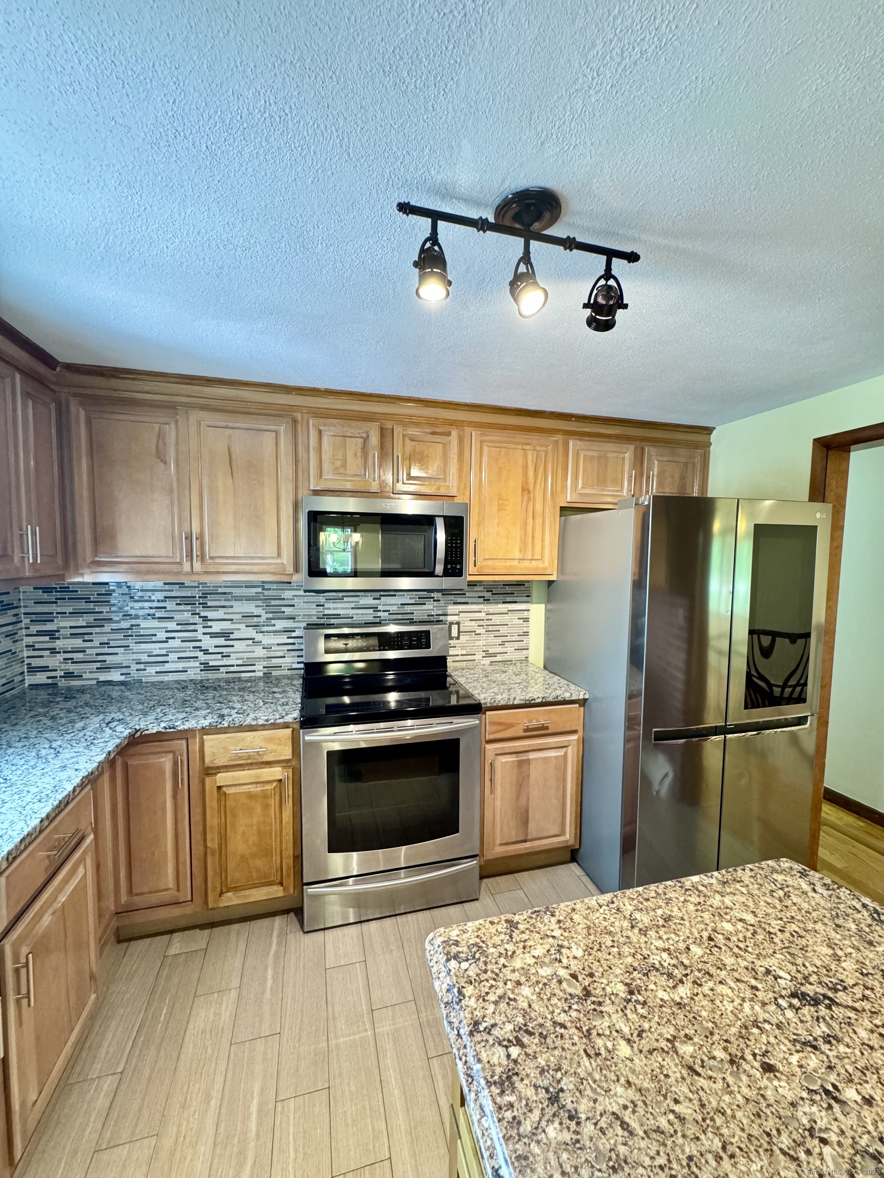 588 Poquonock Avenue, Windsor, Connecticut image 22