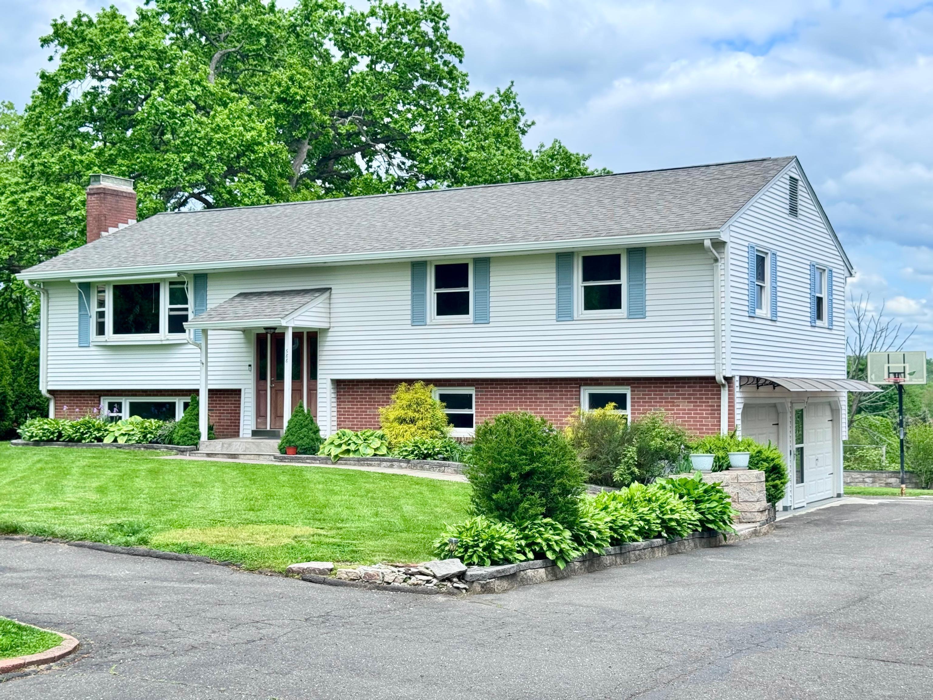 588 Poquonock Avenue