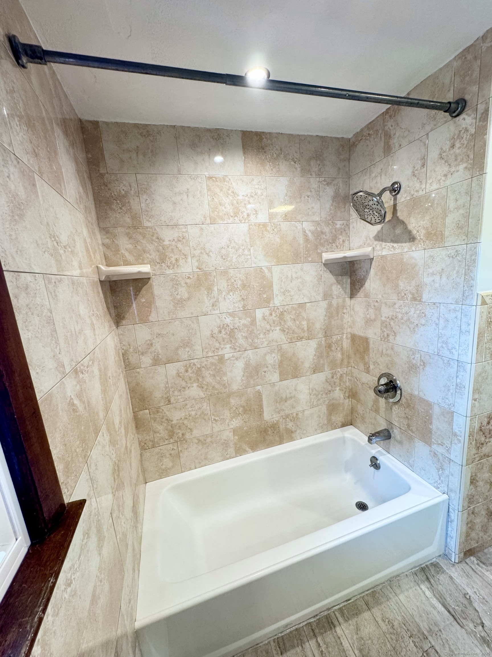 588 Poquonock Avenue, Windsor, Connecticut image 24