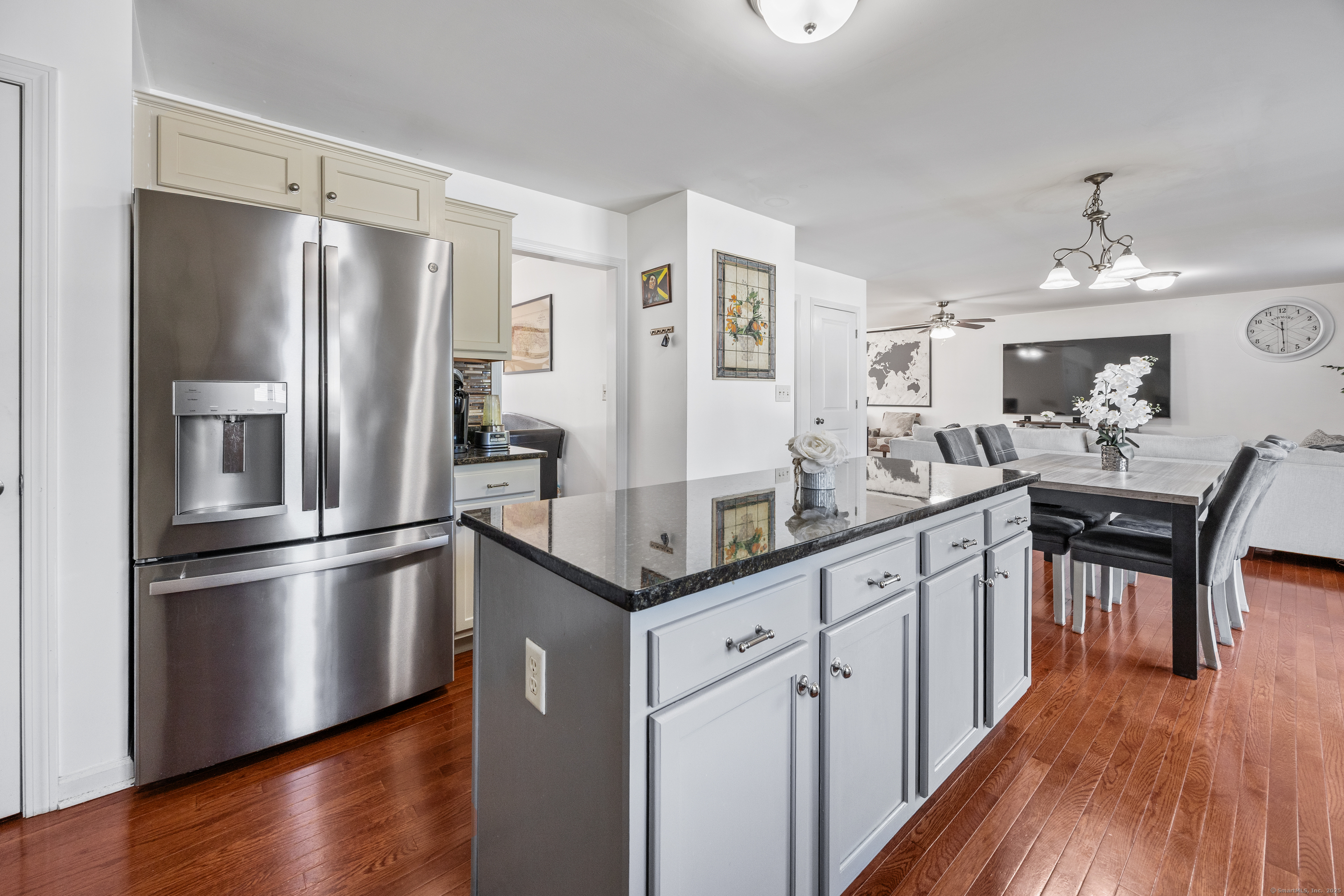 Meriden, Connecticut 06450, United States, 4 Bedrooms Bedrooms, ,3 BathroomsBathrooms,Residential,Pending,191856