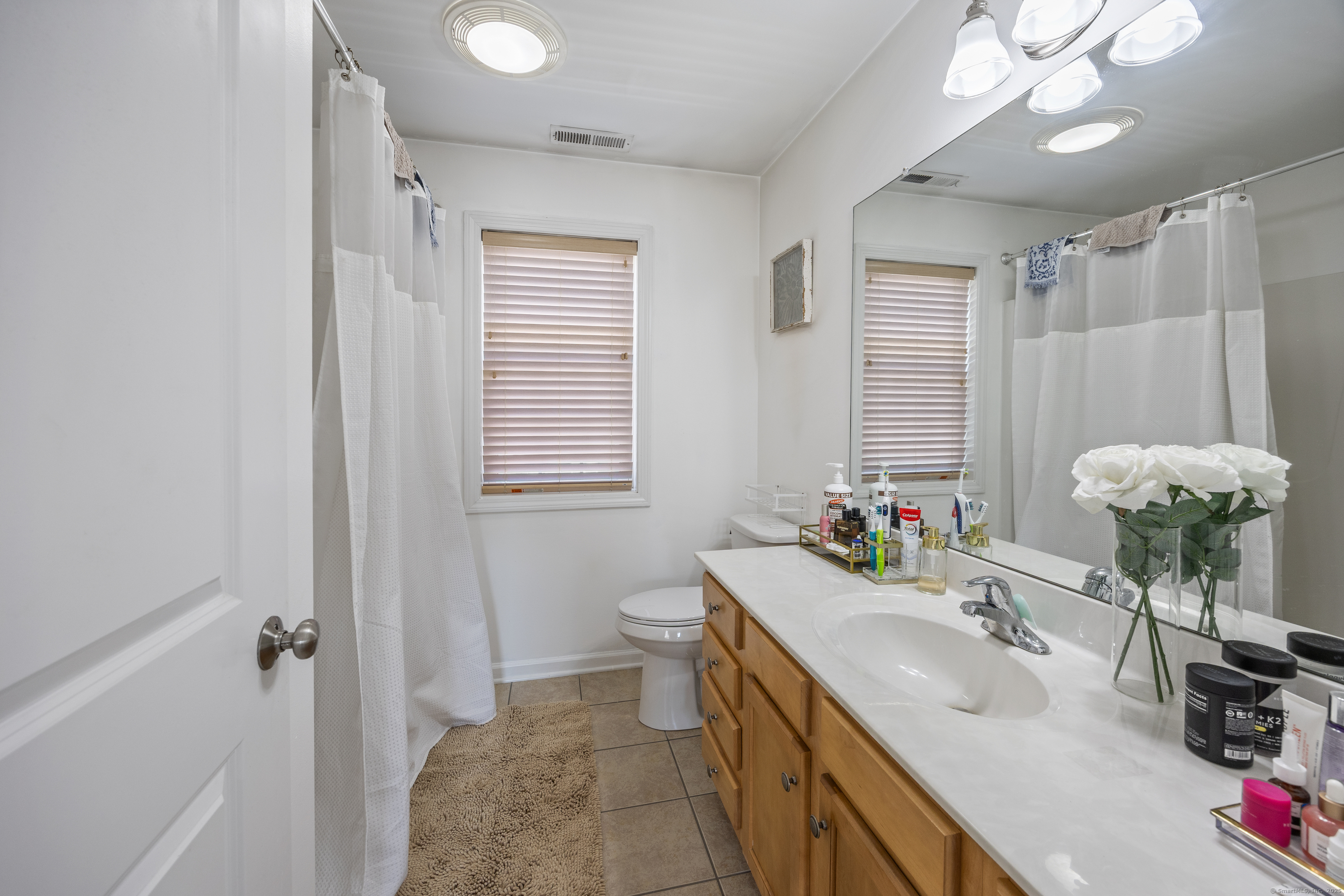 Meriden, Connecticut 06450, United States, 4 Bedrooms Bedrooms, ,3 BathroomsBathrooms,Residential,Pending,191856