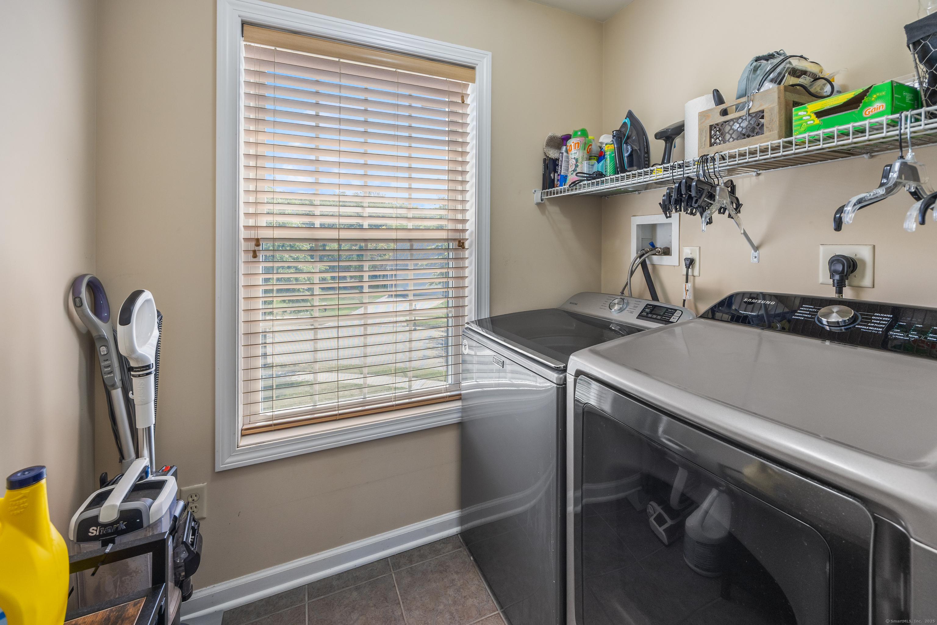 Meriden, Connecticut 06450, United States, 4 Bedrooms Bedrooms, ,3 BathroomsBathrooms,Residential,Pending,191856