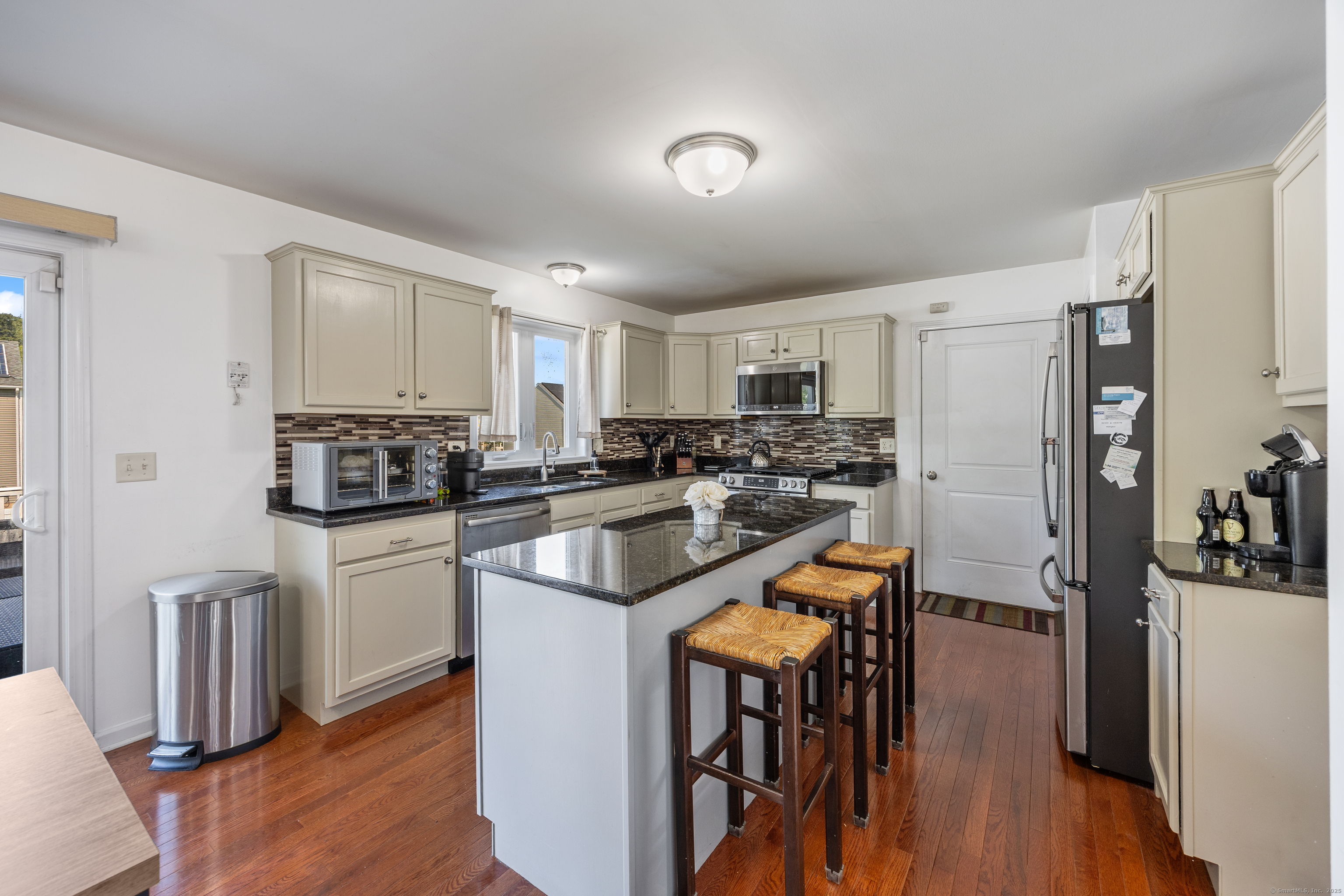 Meriden, Connecticut 06450, United States, 4 Bedrooms Bedrooms, ,3 BathroomsBathrooms,Residential,Pending,191856