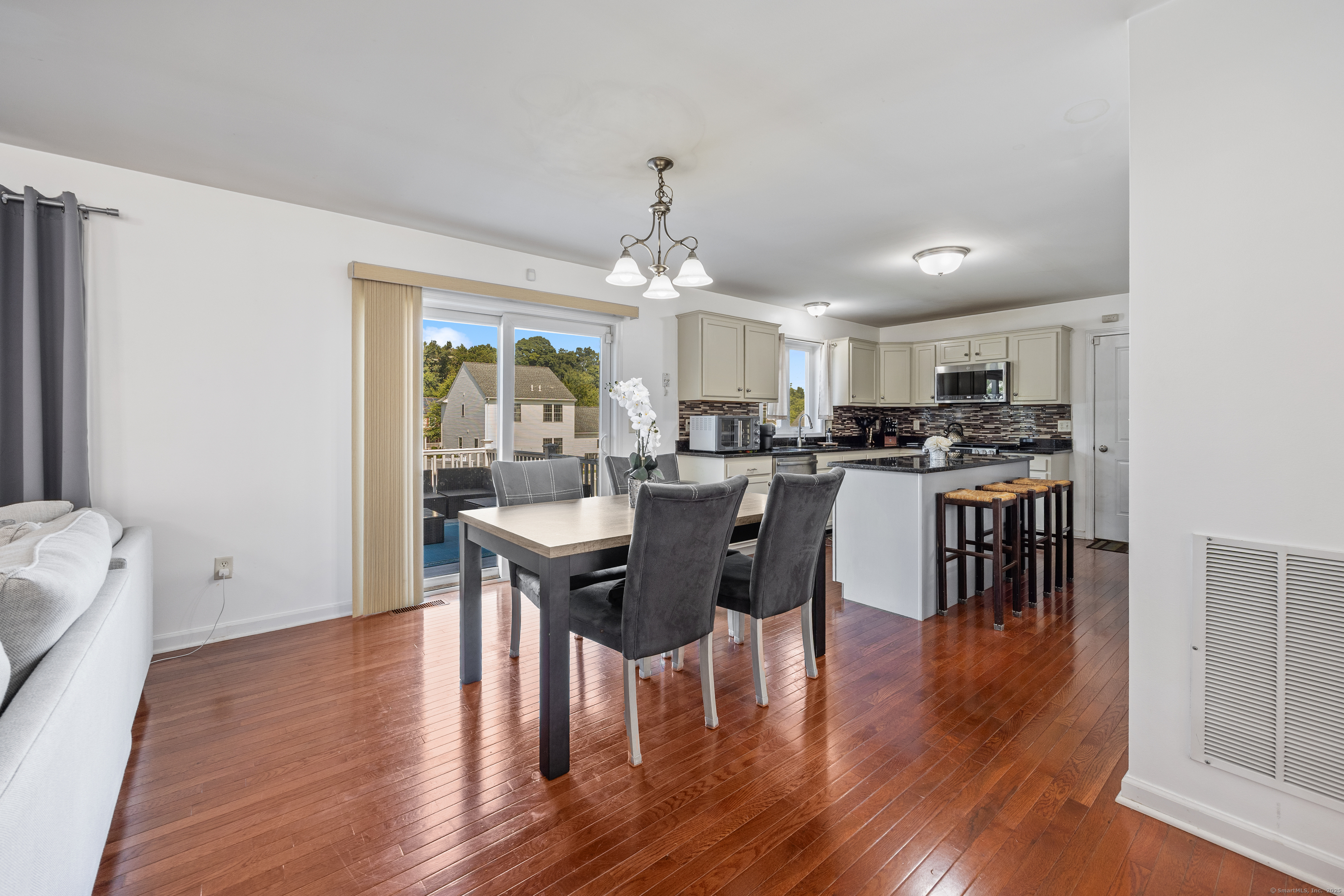 Meriden, Connecticut 06450, United States, 4 Bedrooms Bedrooms, ,3 BathroomsBathrooms,Residential,Pending,191856