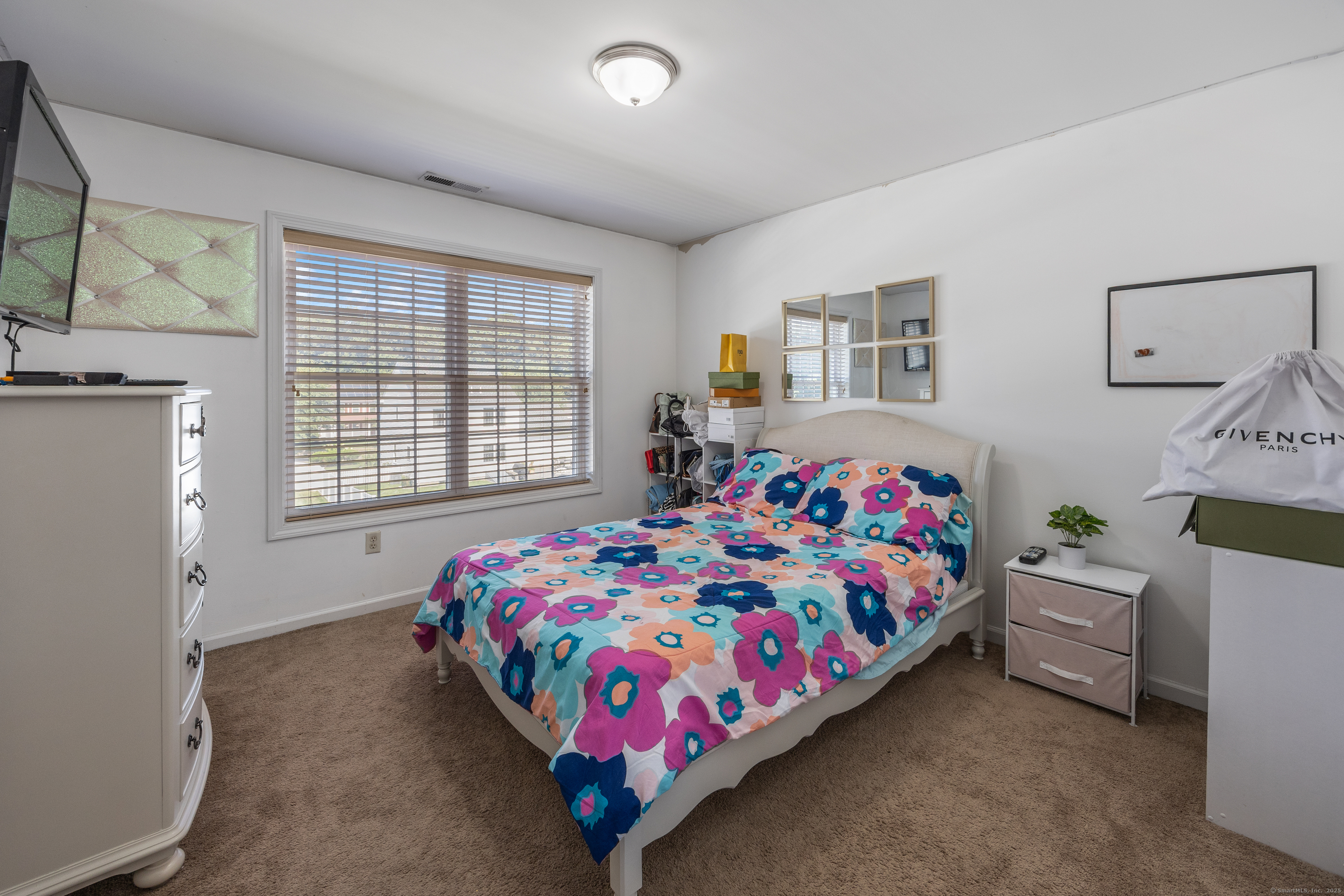 Meriden, Connecticut 06450, United States, 4 Bedrooms Bedrooms, ,3 BathroomsBathrooms,Residential,Pending,191856