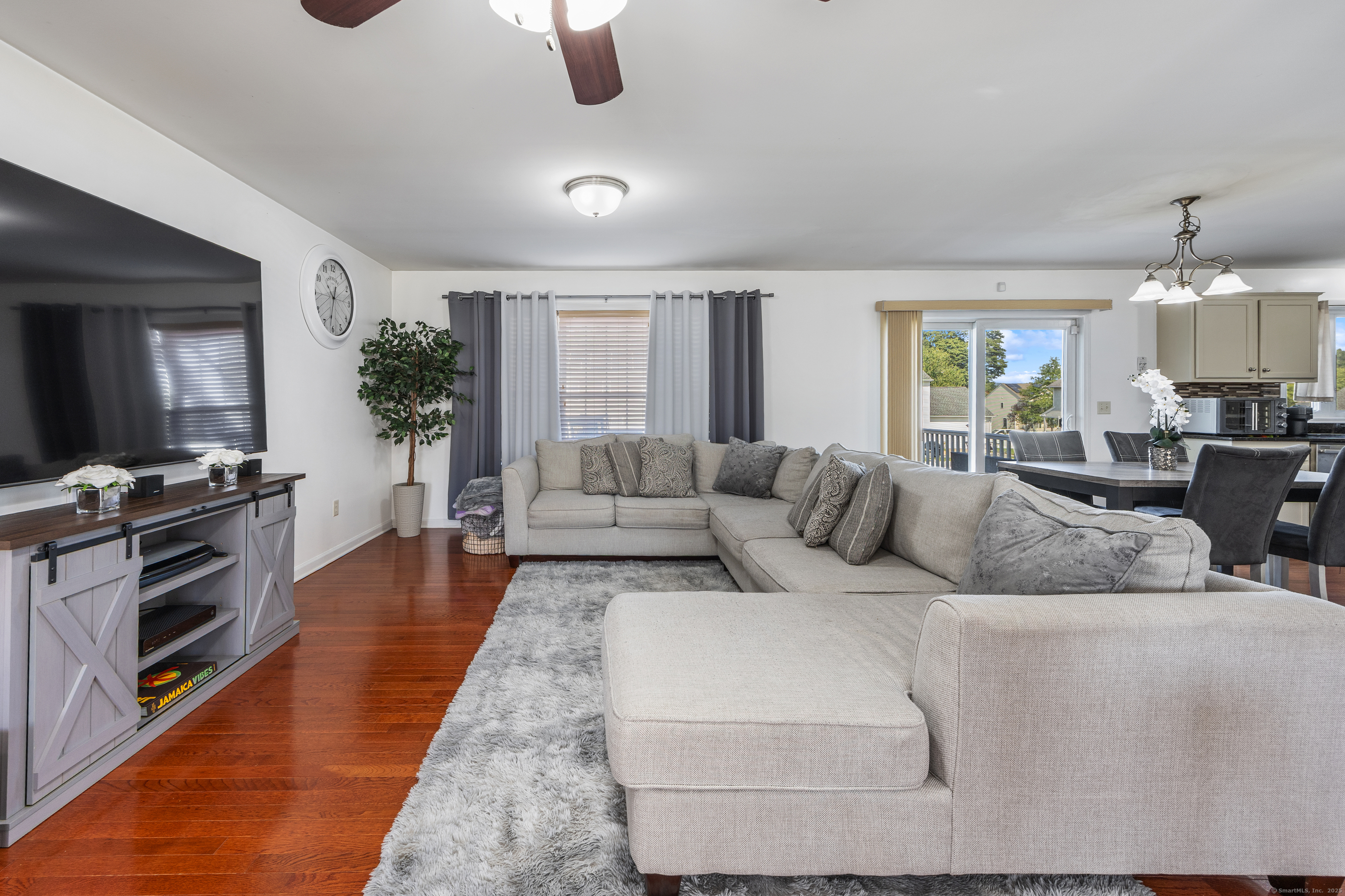 Meriden, Connecticut 06450, United States, 4 Bedrooms Bedrooms, ,3 BathroomsBathrooms,Residential,Pending,191856