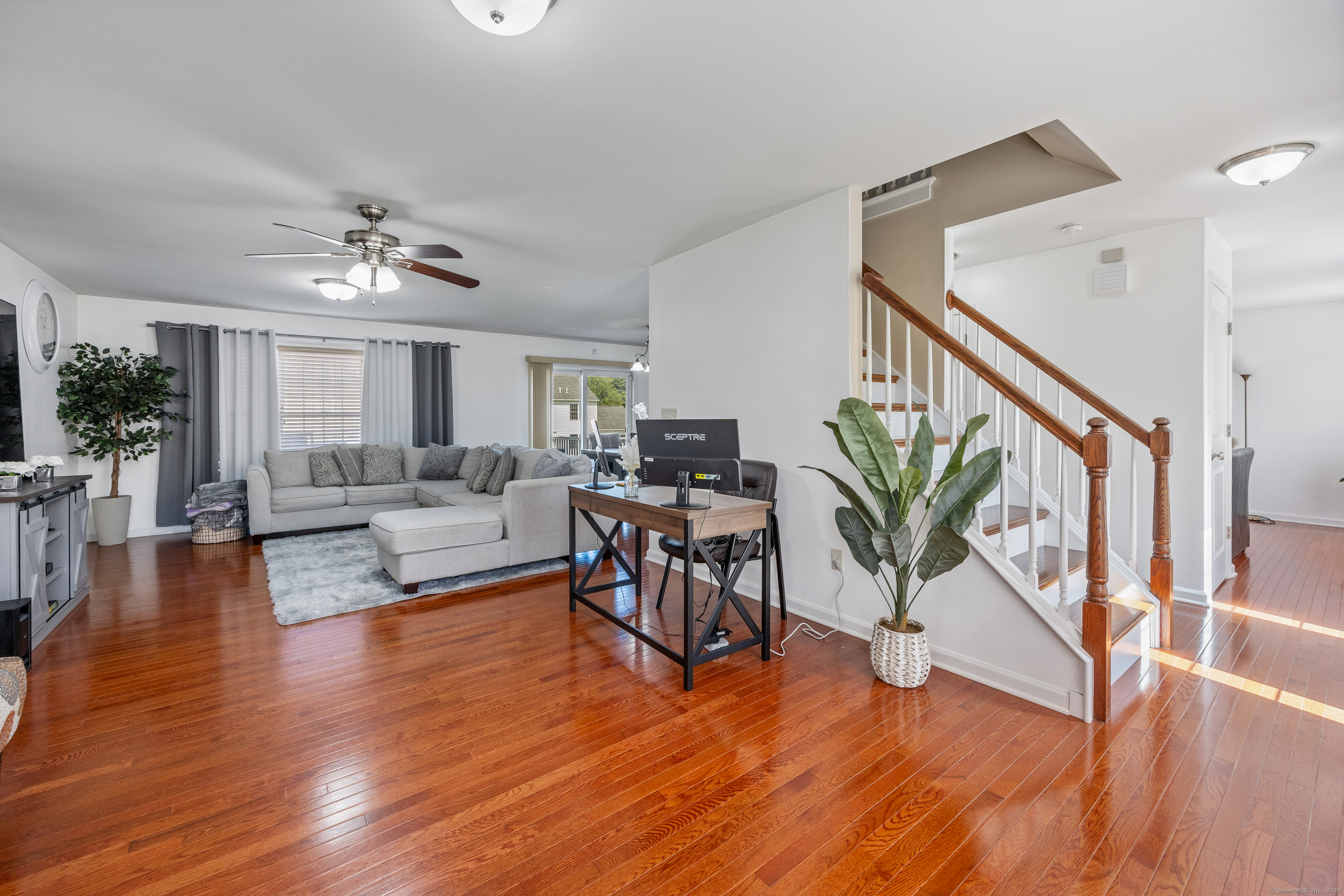 Meriden, Connecticut 06450, United States, 4 Bedrooms Bedrooms, ,3 BathroomsBathrooms,Residential,Pending,191856