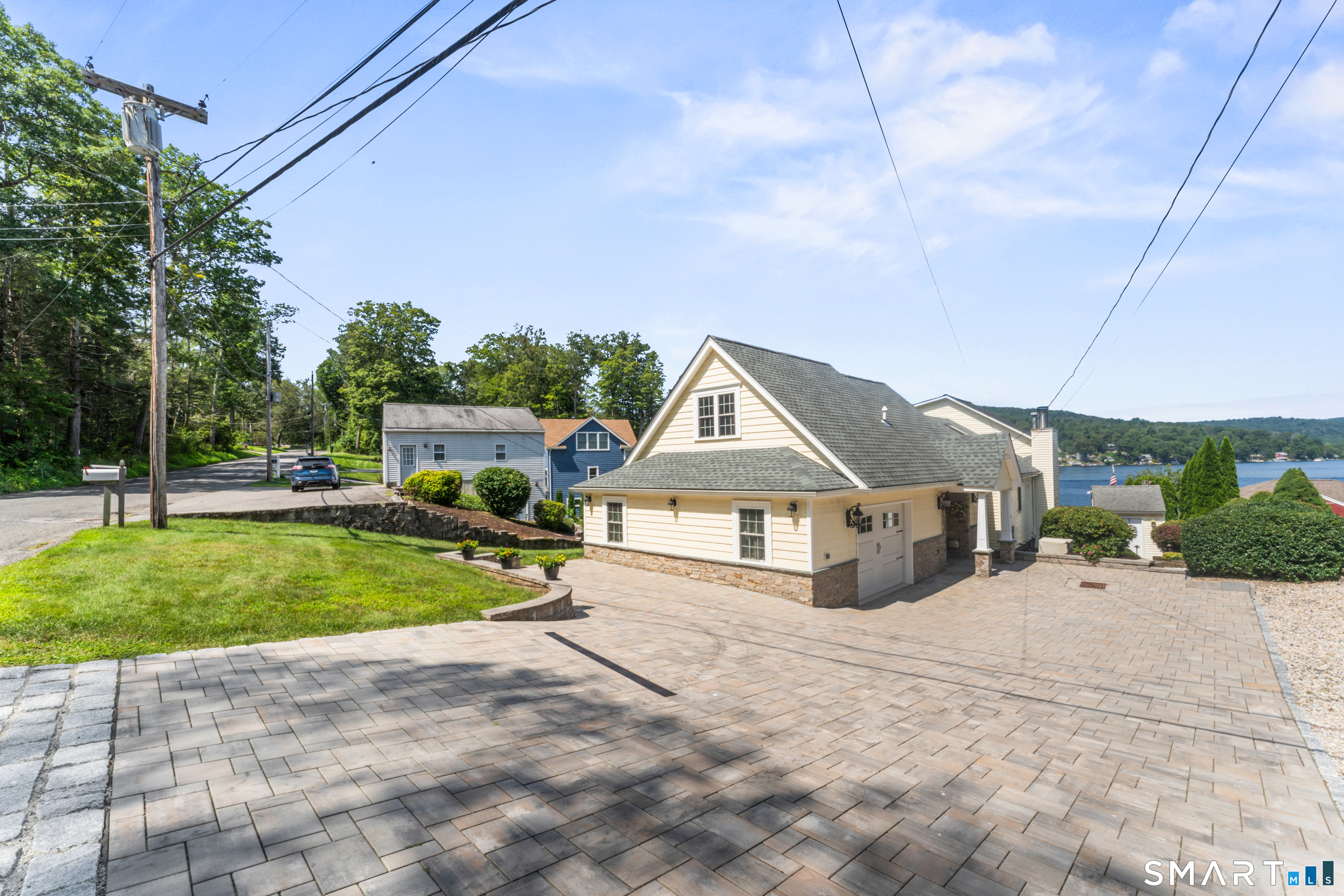 674 East Wakefield Boulevard
