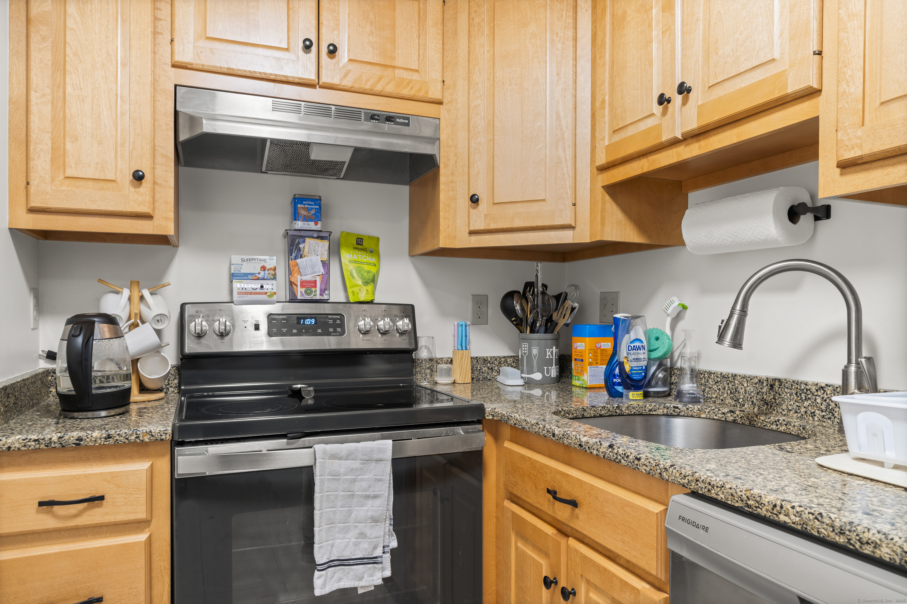 513 Emmett Street #APT B12, Bristol, Connecticut image 11