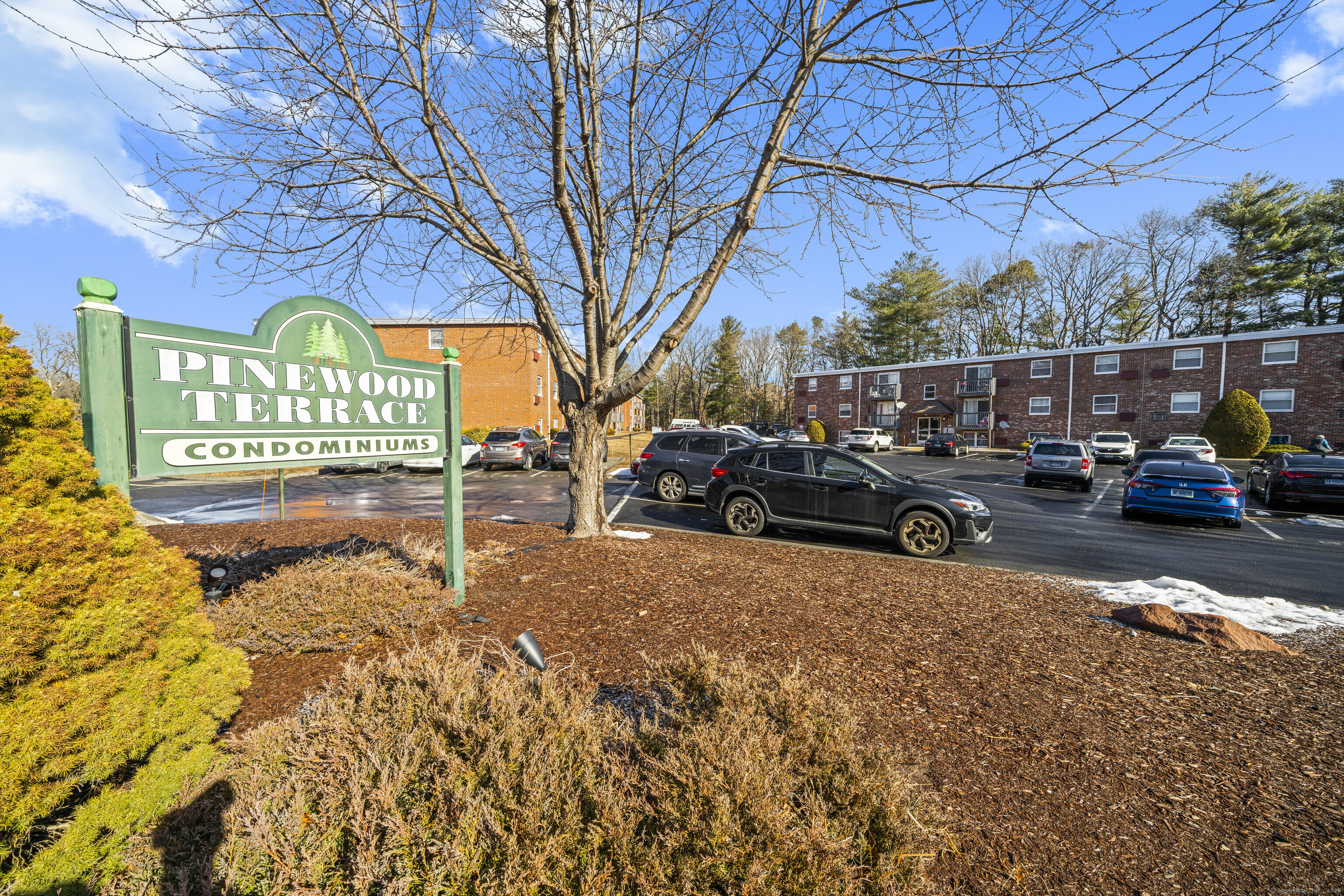 Emmett Street Apt B12, Bristol, Connecticut - 2 Bedrooms  
1 Bathrooms  
4 Rooms - 