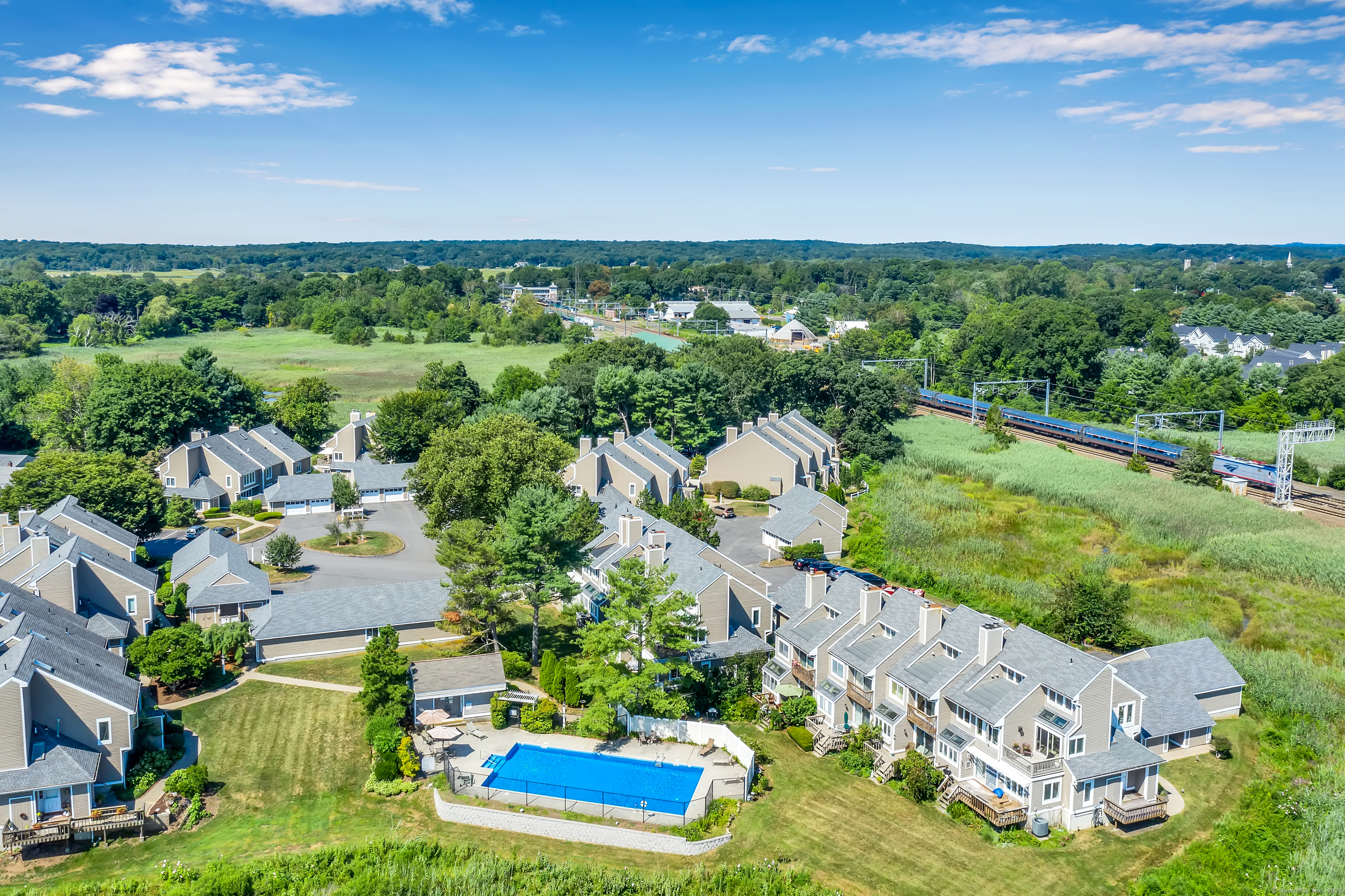 Seaview Terrace 16, Guilford, Connecticut - 2 Bedrooms  
3 Bathrooms  
5 Rooms - 