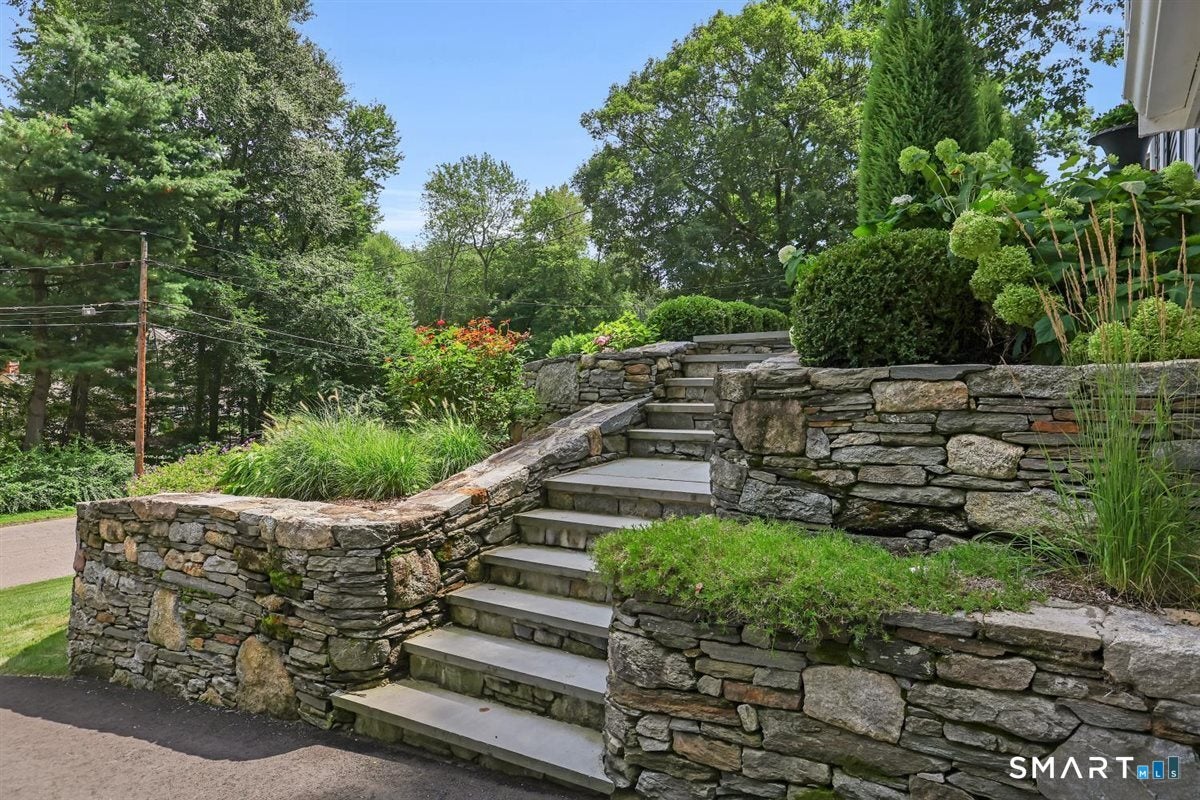 32 Stonepost Road