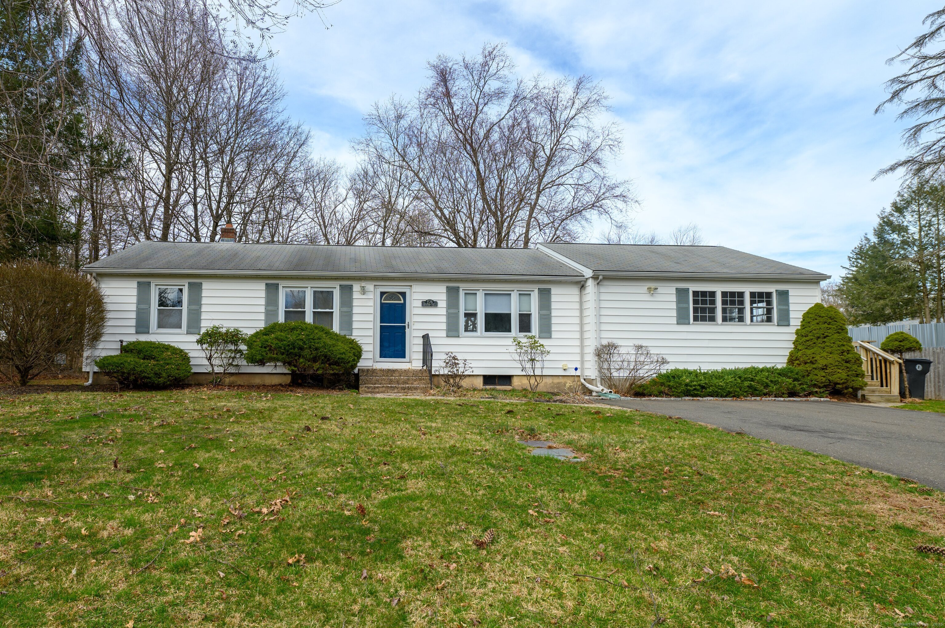 276 Crescent Circle, Cheshire, Connecticut - 4 Bedrooms  
2 Bathrooms  
9 Rooms - 