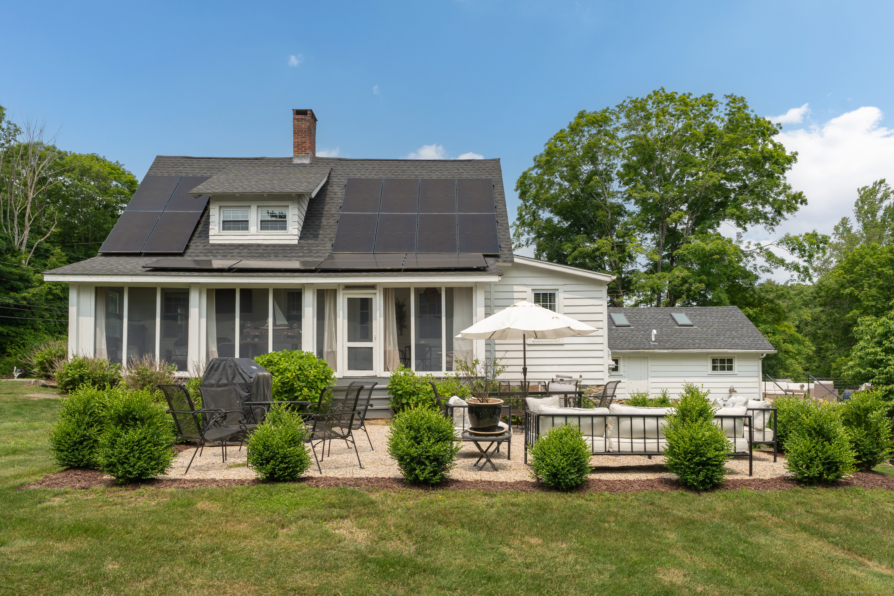 Durham Road, Madison, Connecticut - 3 Bedrooms  
2 Bathrooms  
8 Rooms - 