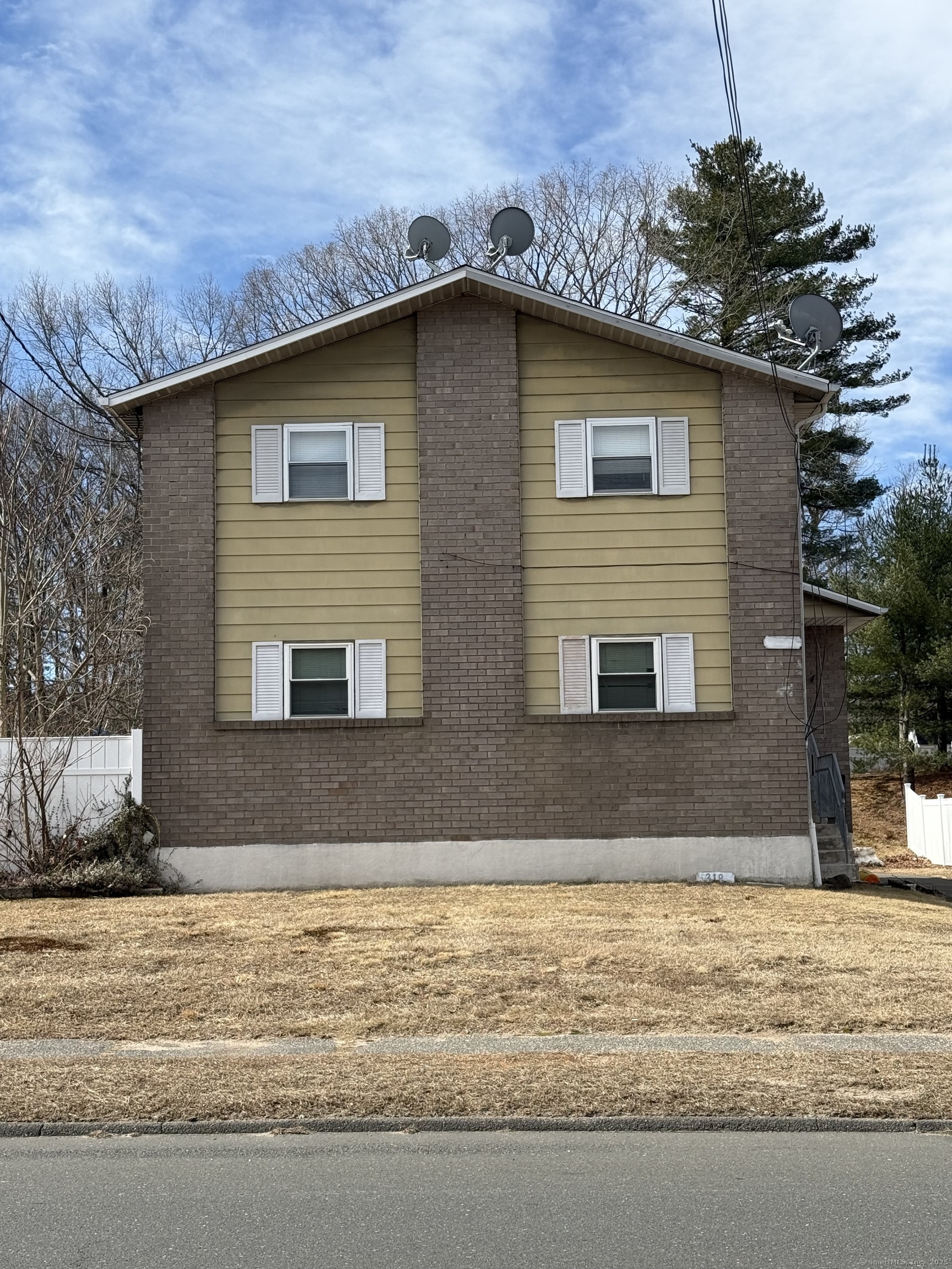 Property for Sale at Emmett Street, Bristol, Connecticut - Bedrooms: 6 
Bathrooms: 3 
Rooms: 12  - $399,900