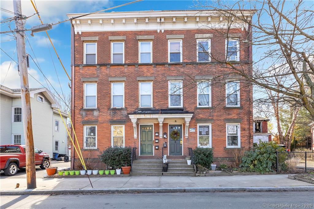 100 Lyon Street, New Haven, Connecticut - 1 Bedrooms  
1 Bathrooms  
3 Rooms - 