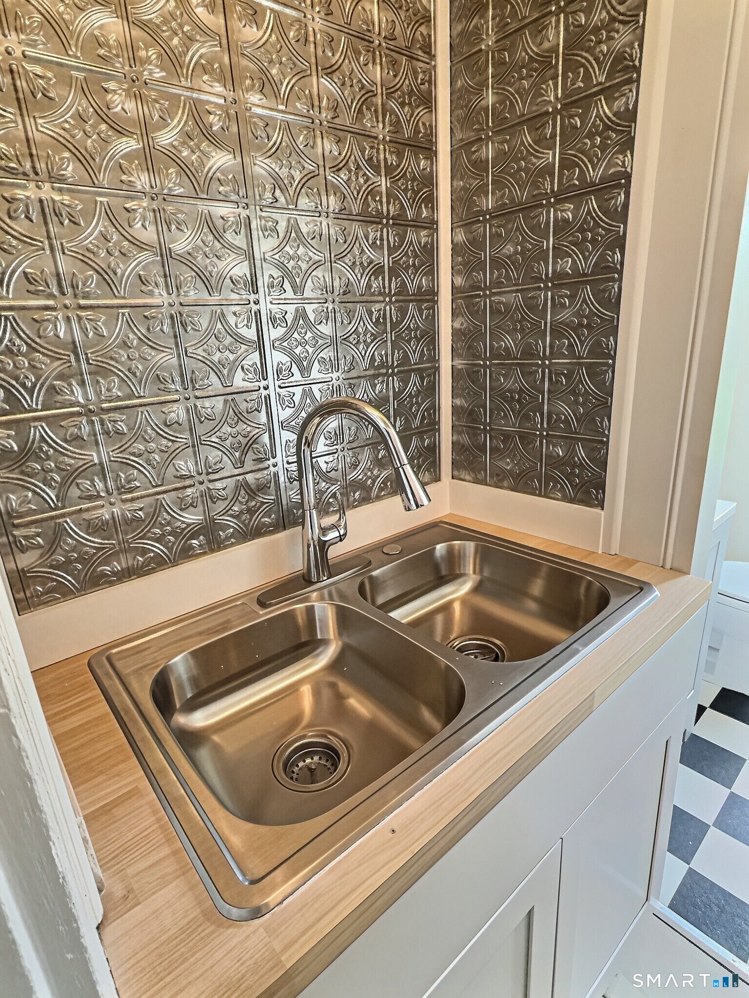 290 Wakelee Avenue 2nd floor