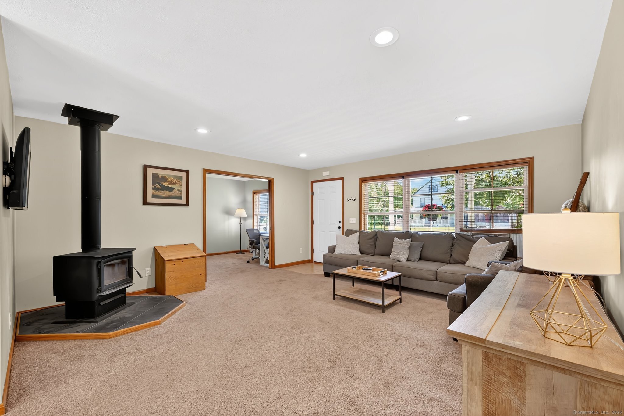 East Windsor, Connecticut 06016, United States, 3 Bedrooms Bedrooms, ,2 BathroomsBathrooms,Residential,Pending,159809