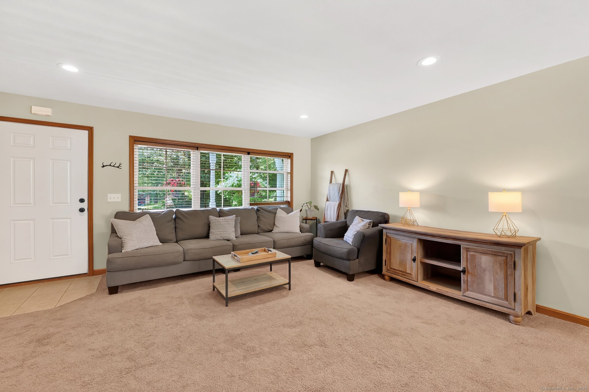 East Windsor, Connecticut 06016, United States, 3 Bedrooms Bedrooms, ,2 BathroomsBathrooms,Residential,Pending,159809