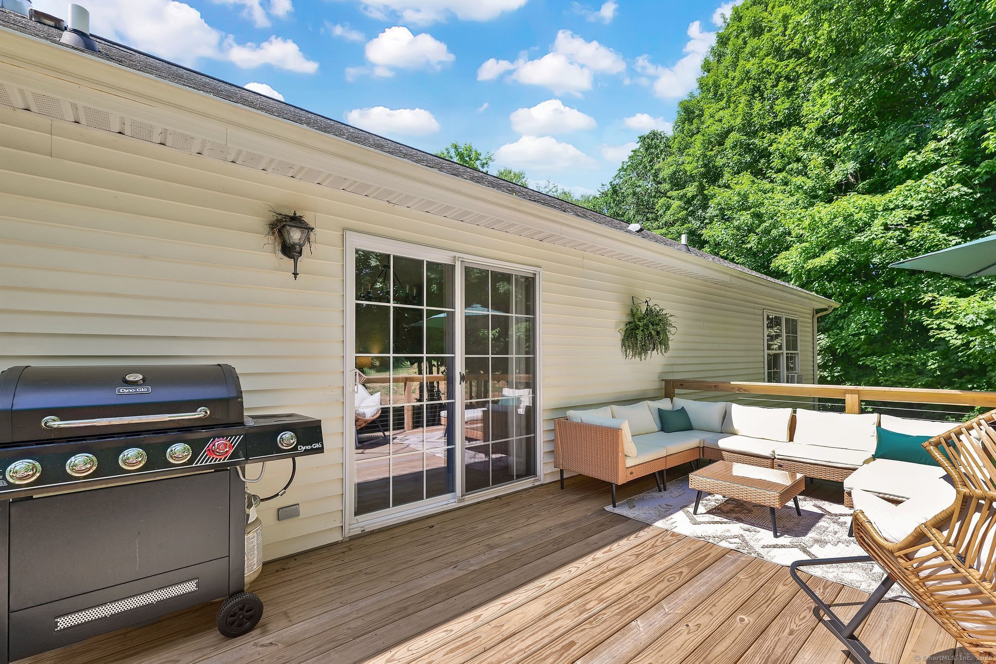 East Windsor, Connecticut 06016, United States, 3 Bedrooms Bedrooms, ,2 BathroomsBathrooms,Residential,Pending,159809