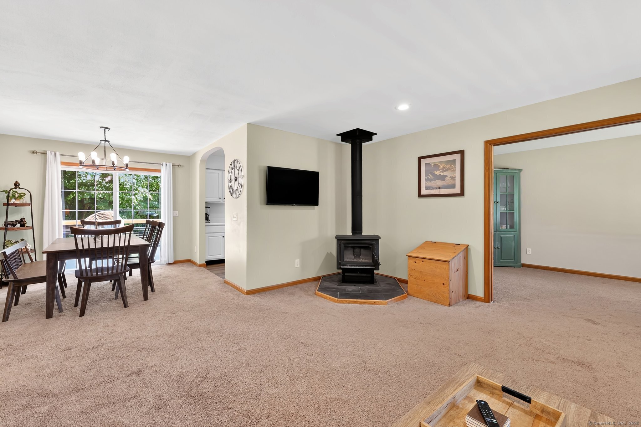 East Windsor, Connecticut 06016, United States, 3 Bedrooms Bedrooms, ,2 BathroomsBathrooms,Residential,Pending,159809