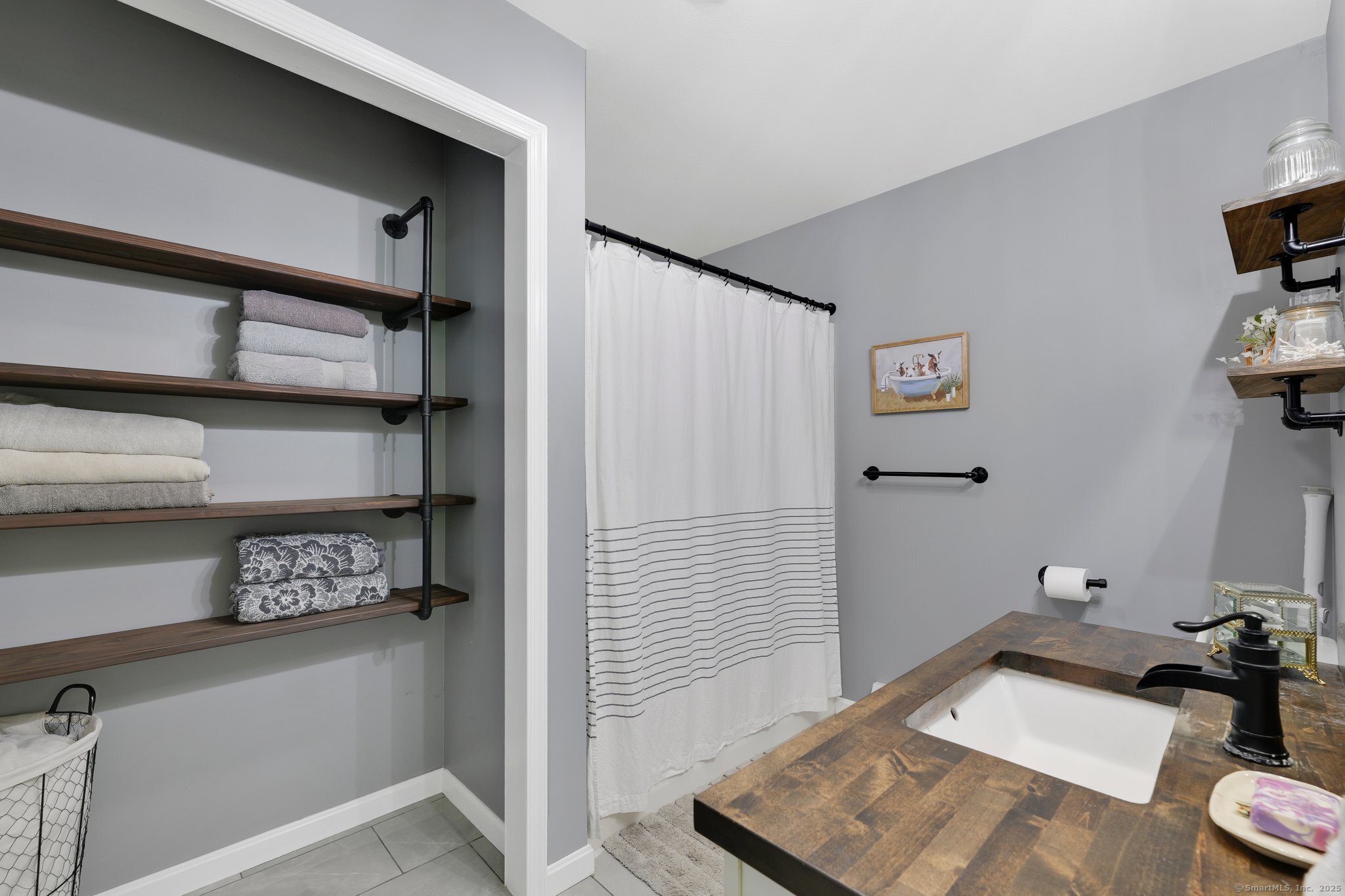 East Windsor, Connecticut 06016, United States, 3 Bedrooms Bedrooms, ,2 BathroomsBathrooms,Residential,Pending,159809