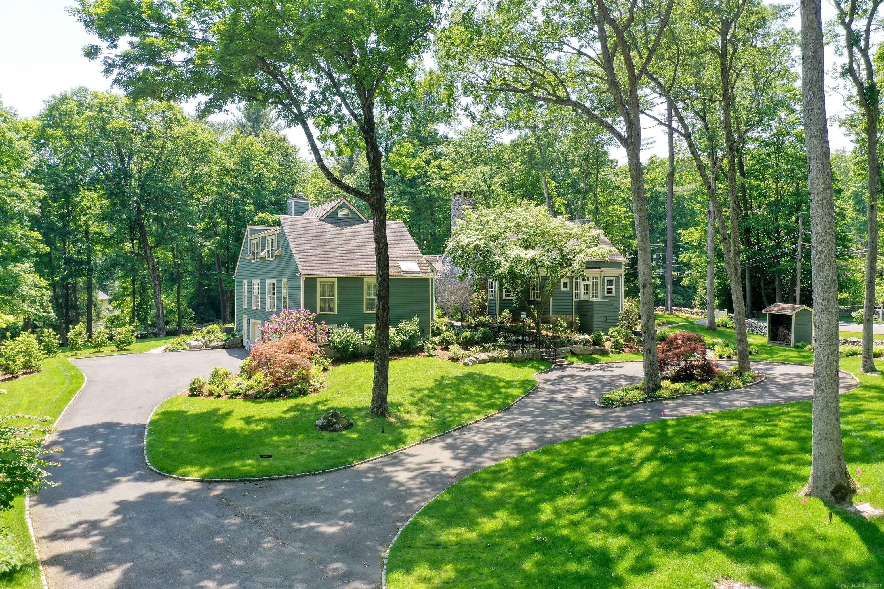 Huckleberry Hill Road, New Canaan, Connecticut - 4 Bedrooms  
4.5 Bathrooms  
8 Rooms - 