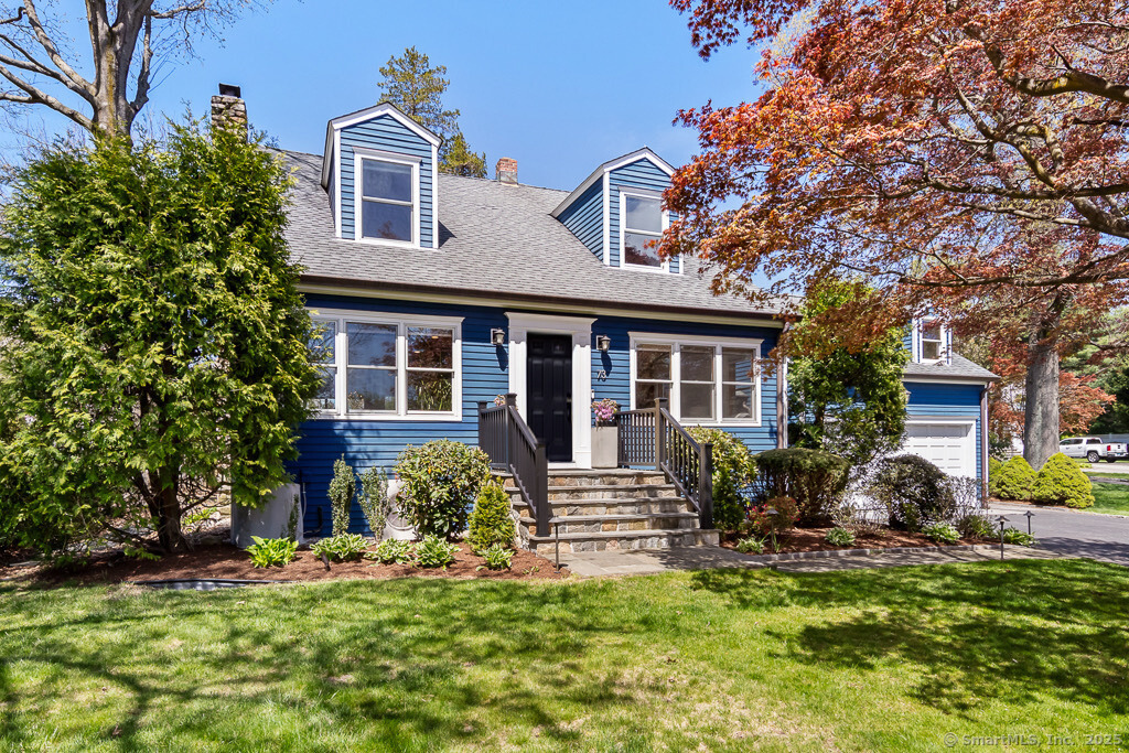 Coachlamp Lane, Darien, Connecticut - 4 Bedrooms  
3 Bathrooms  
7 Rooms - 