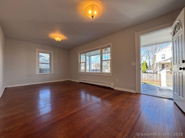 Rental Property at Roscoe Street 1, Norwalk, Connecticut - Bedrooms: 3 
Bathrooms: 2 
Rooms: 7  - $3,550 MO.