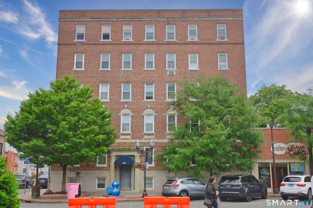 Photo of 218 Bedford Street #3F, Stamford, CT 06901 (MLS # 24209971)