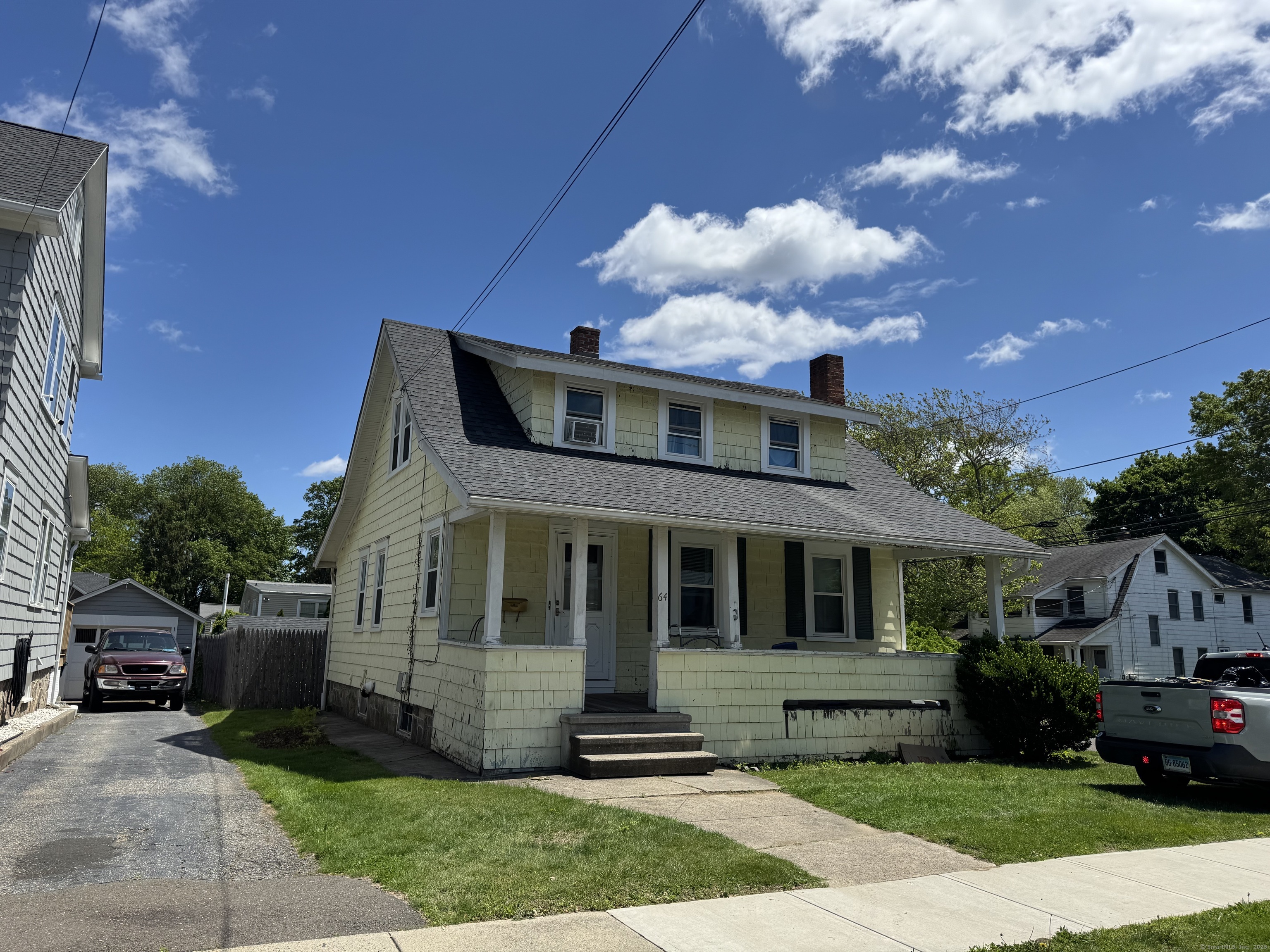 Property for Sale at Oakland Street, Stratford, Connecticut - Bedrooms: 2 
Bathrooms: 2 
Rooms: 5  - $340,000