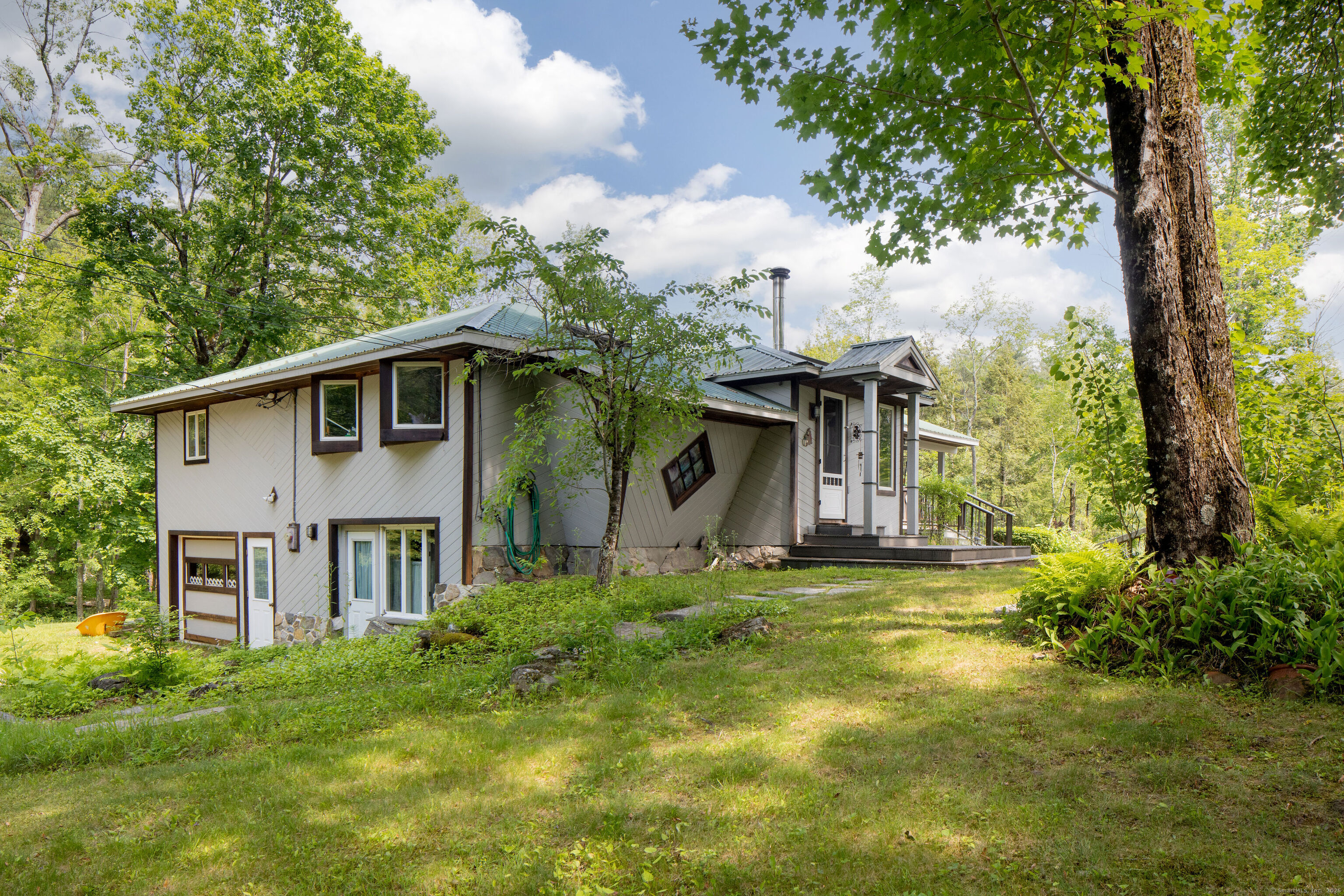 Preston Lane, Salisbury, Connecticut - 2 Bedrooms  
3 Bathrooms  
5 Rooms - 