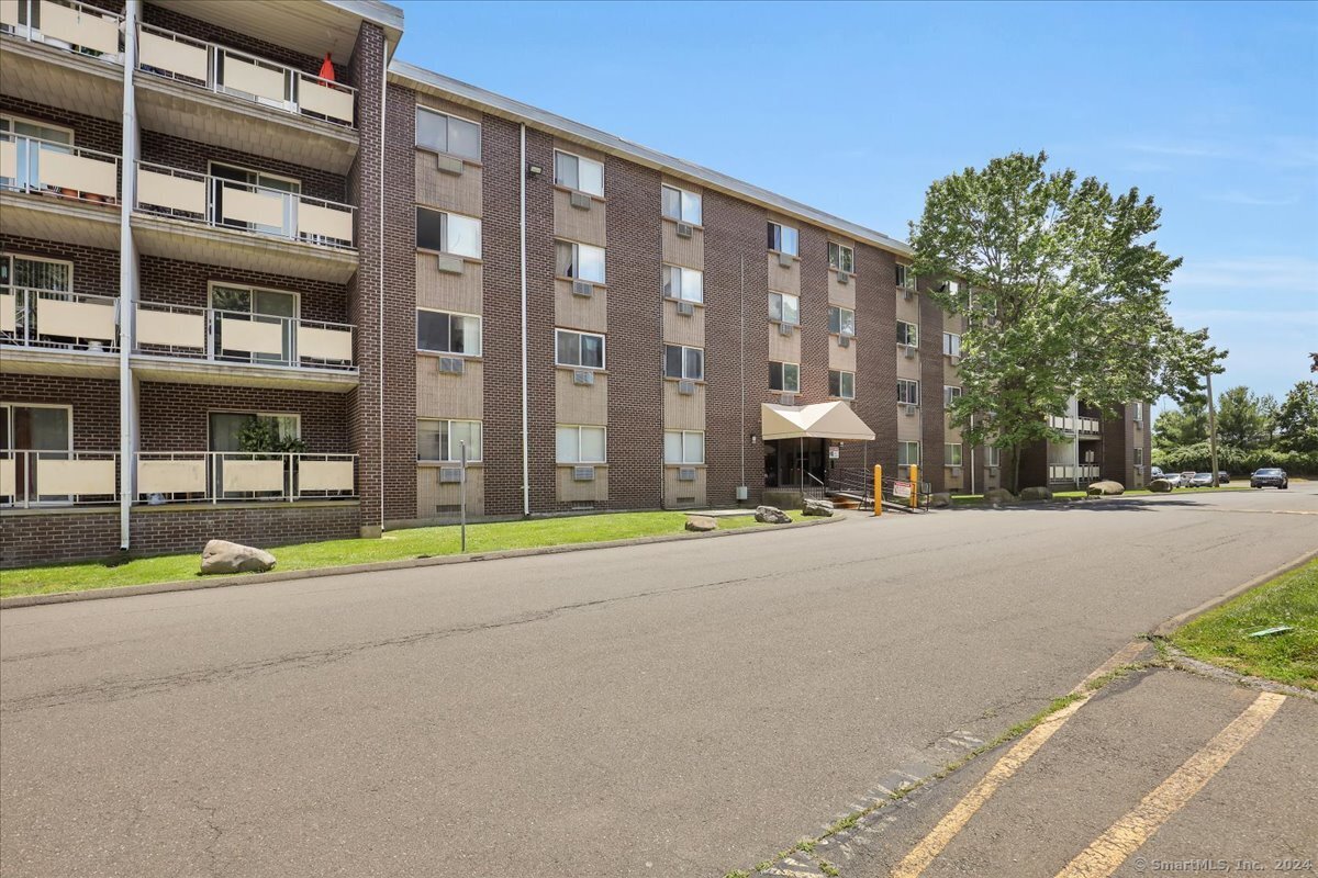 Property for Sale at 80 Claudia Drive Apt 372, West Haven, Connecticut - Bedrooms: 2 
Bathrooms: 1 
Rooms: 4  - $159,900