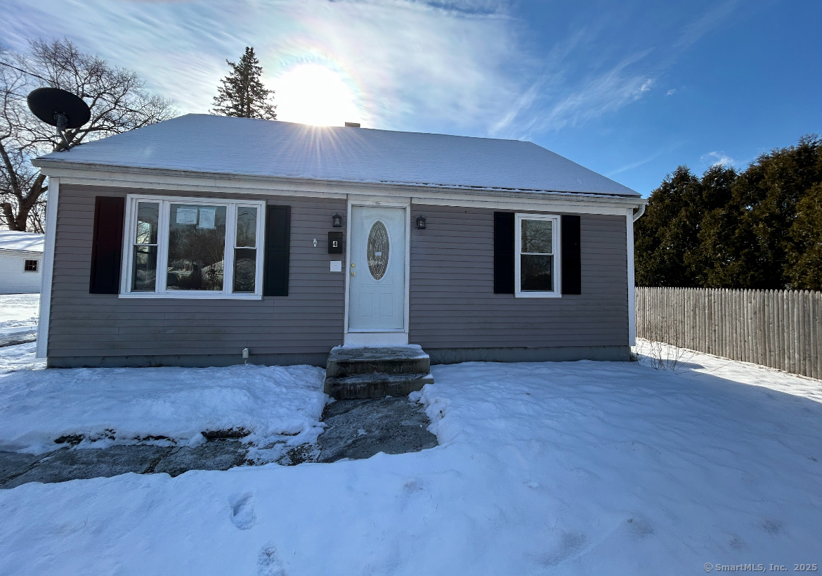 Booth Road, Enfield, Connecticut - 4 Bedrooms  
2 Bathrooms  
6 Rooms - 