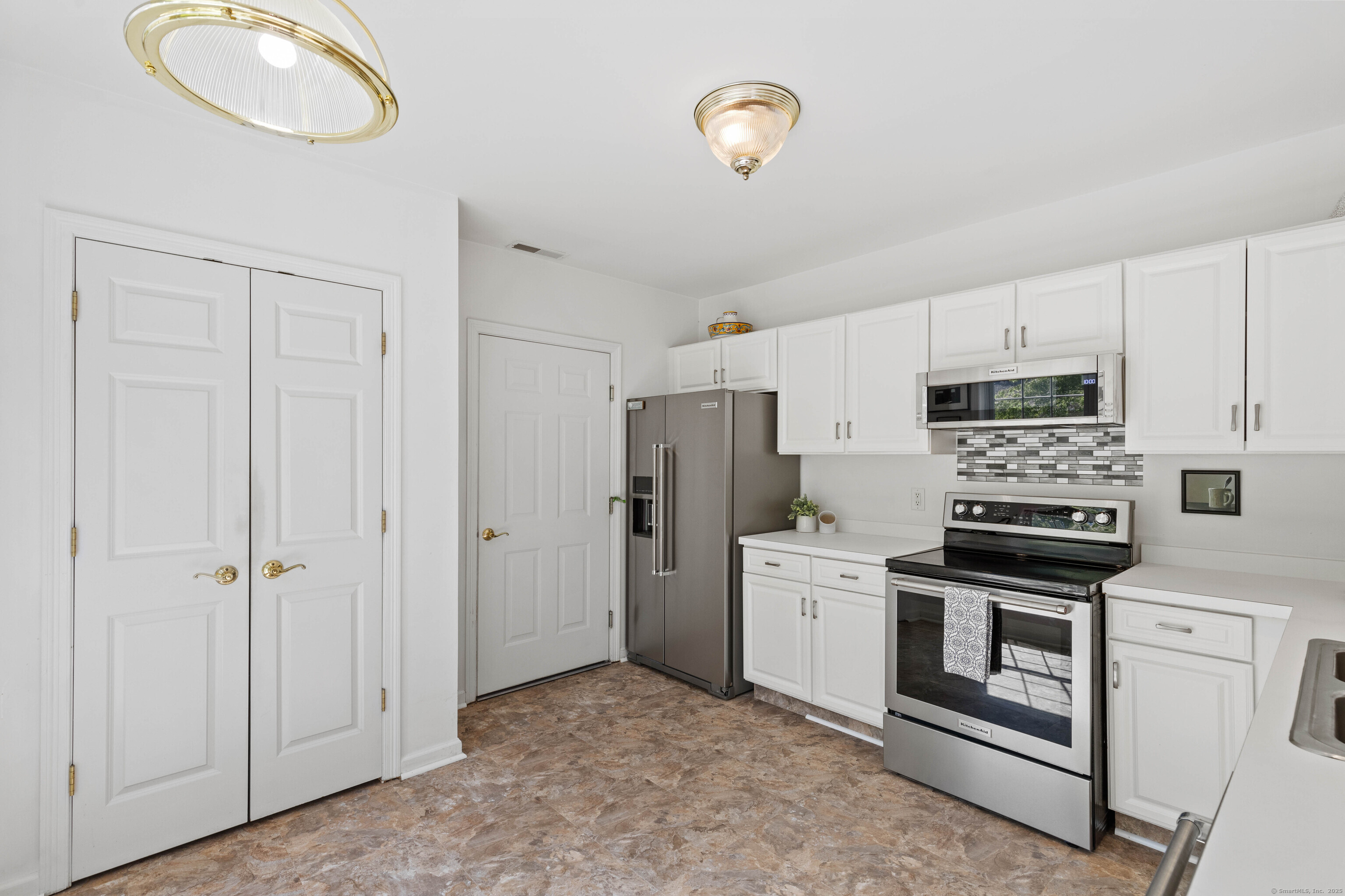 8 Cypress Way, Waterford, Connecticut image 10