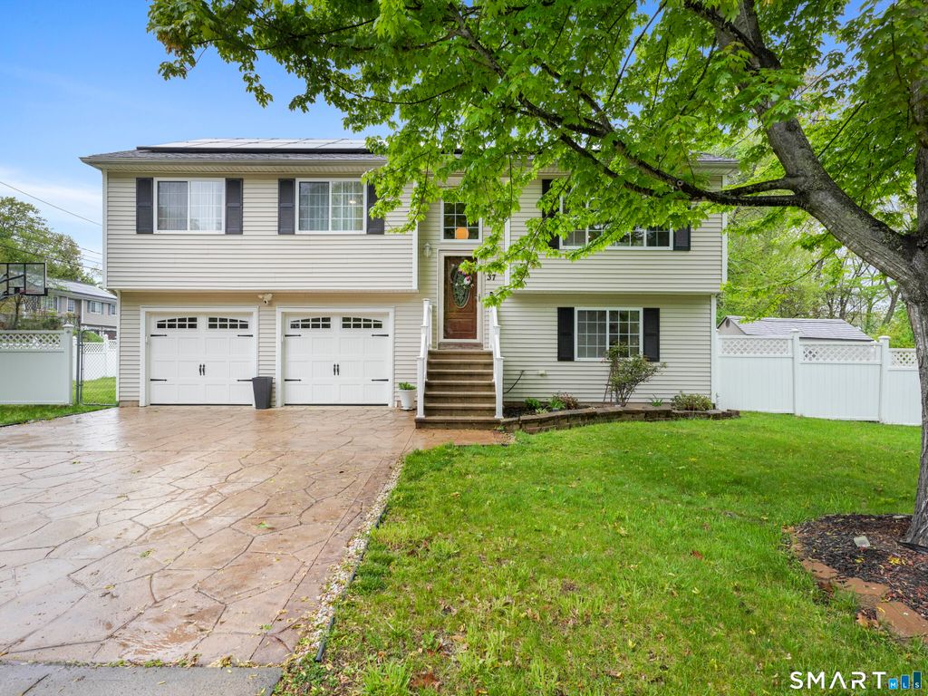 Photo of 37 Kingswood Drive, New Haven, CT 06513 (MLS # 24174153)