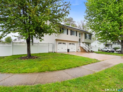 Tiny photo for 37 Kingswood Drive, New Haven, CT 06513 (MLS # 24174153)