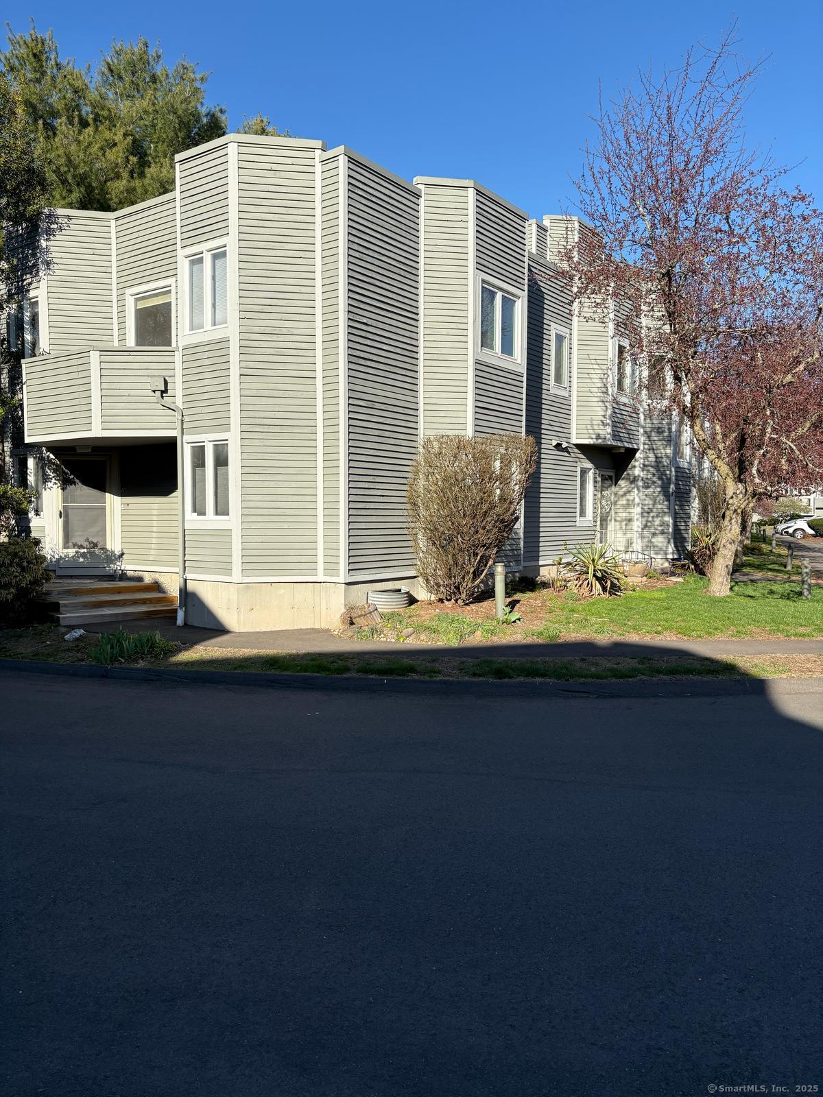 Rental Property at Whitney Avenue Apt D1, Hamden, Connecticut - Bedrooms: 2 
Bathrooms: 1 
Rooms: 4  - $2,195 MO.
