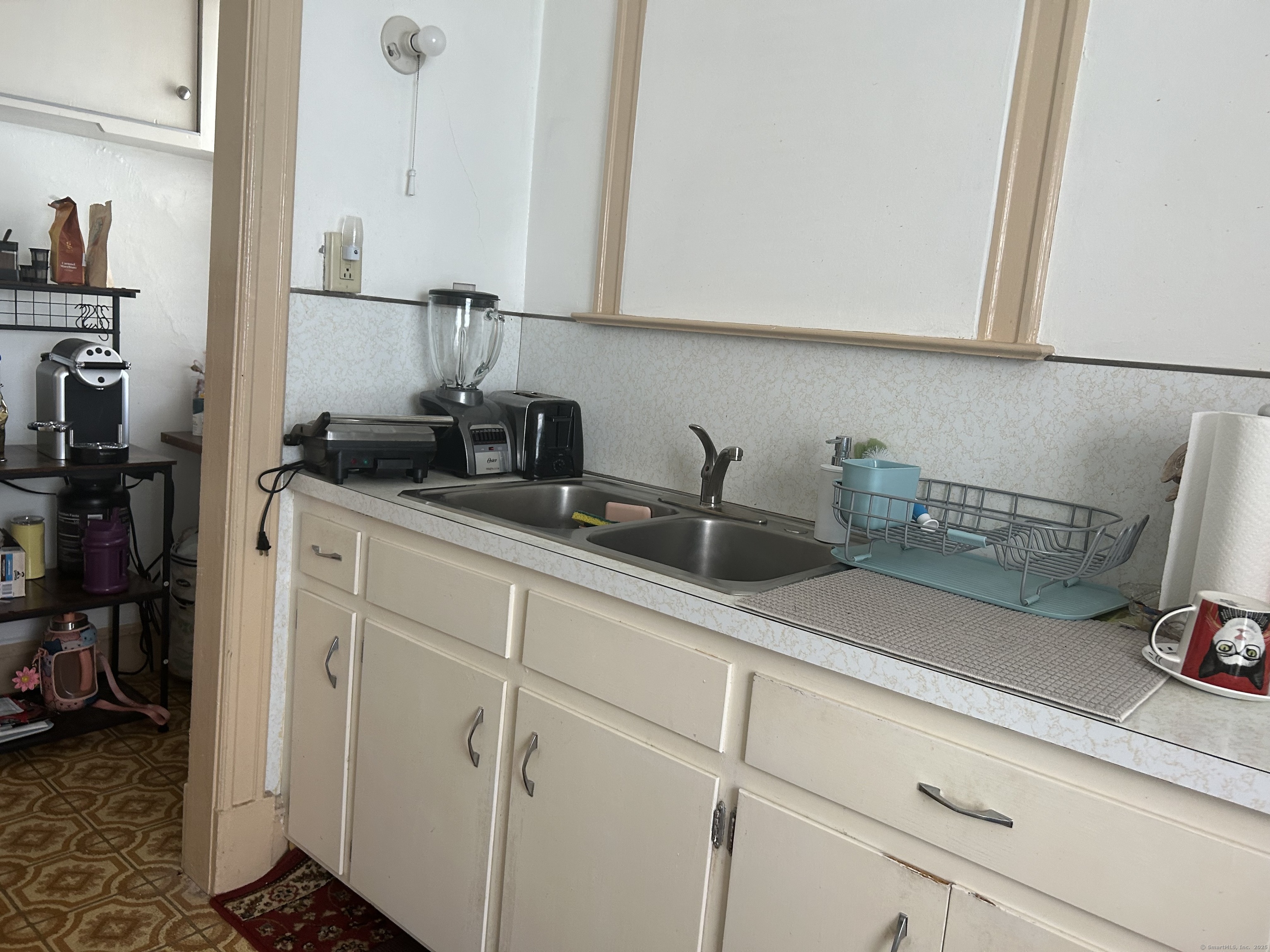 Hartford, Connecticut 06106, United States, 5 Bedrooms Bedrooms, ,2 BathroomsBathrooms,Residential,Pending,78244