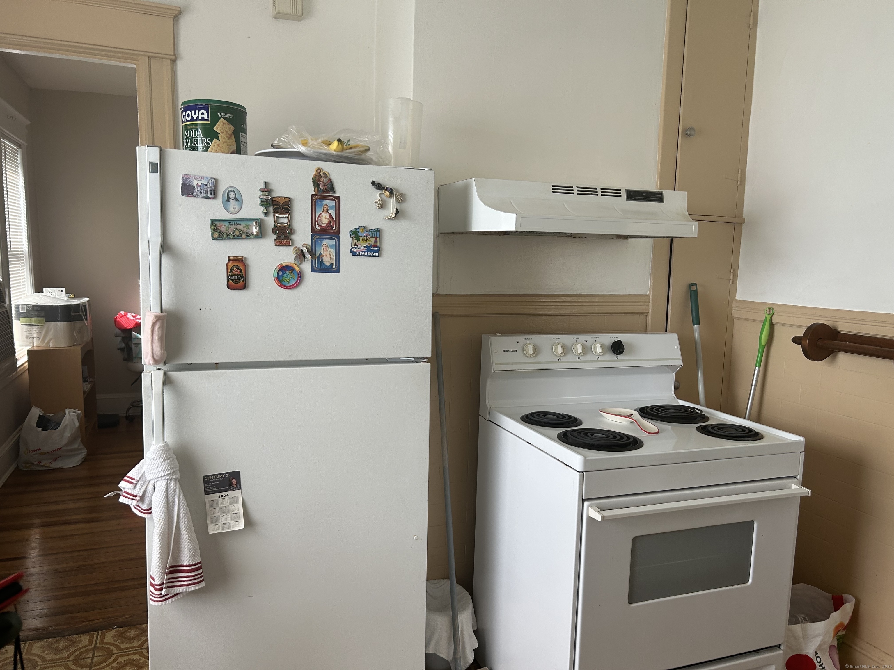 Hartford, Connecticut 06106, United States, 5 Bedrooms Bedrooms, ,2 BathroomsBathrooms,Residential,Pending,78244