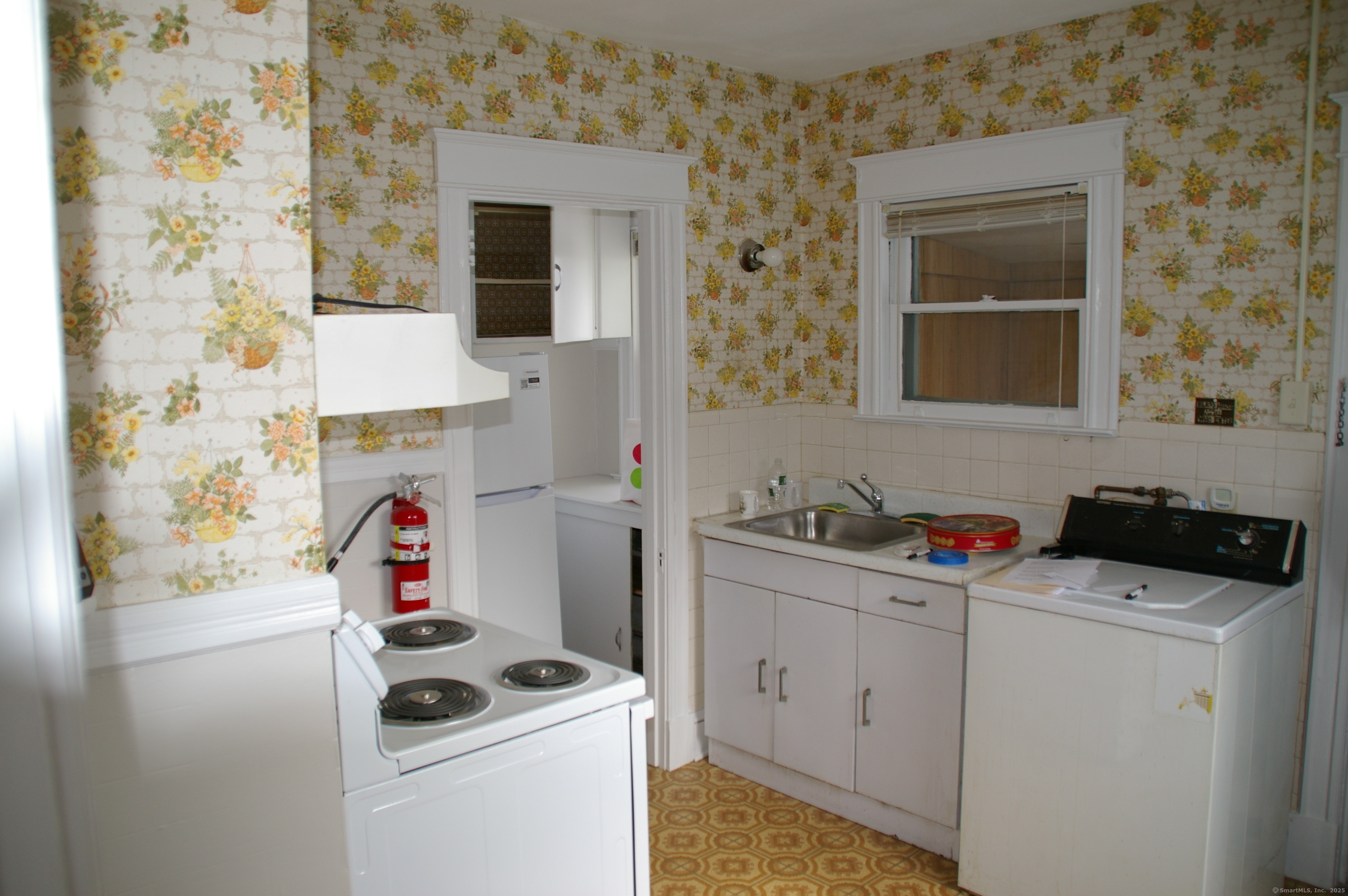 Hartford, Connecticut 06106, United States, 5 Bedrooms Bedrooms, ,2 BathroomsBathrooms,Residential,Pending,78244