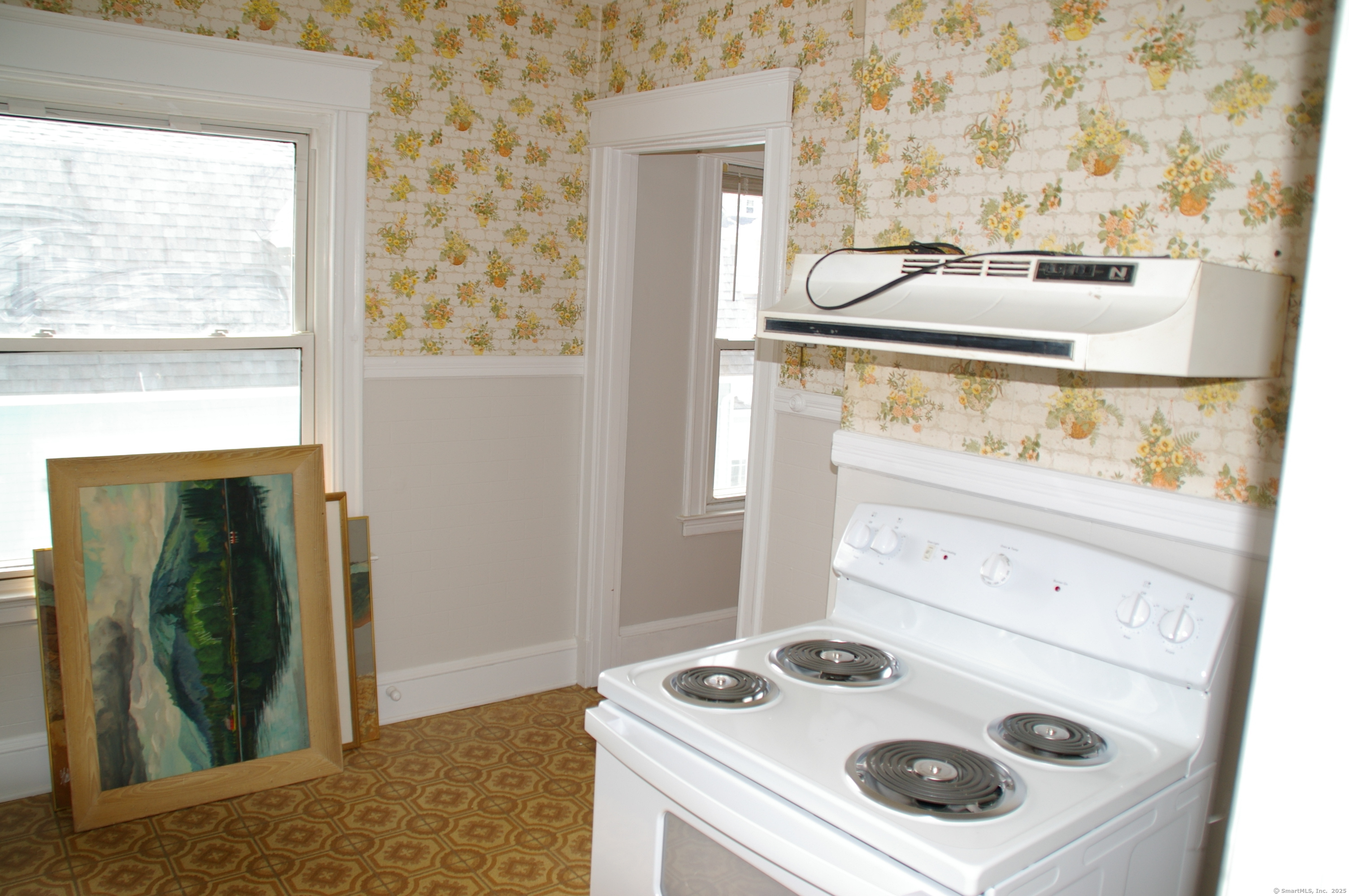 Hartford, Connecticut 06106, United States, 5 Bedrooms Bedrooms, ,2 BathroomsBathrooms,Residential,Pending,78244