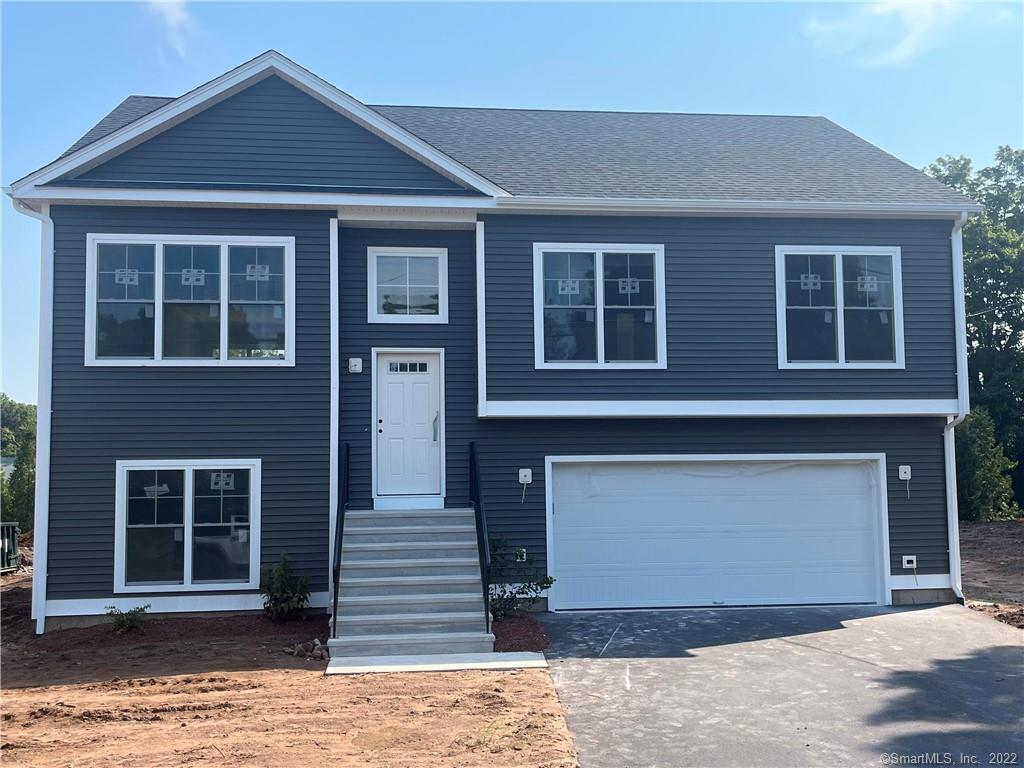 109 Corbin Ridge, Bristol, Connecticut - 3 Bedrooms  
3 Bathrooms  
7 Rooms - 