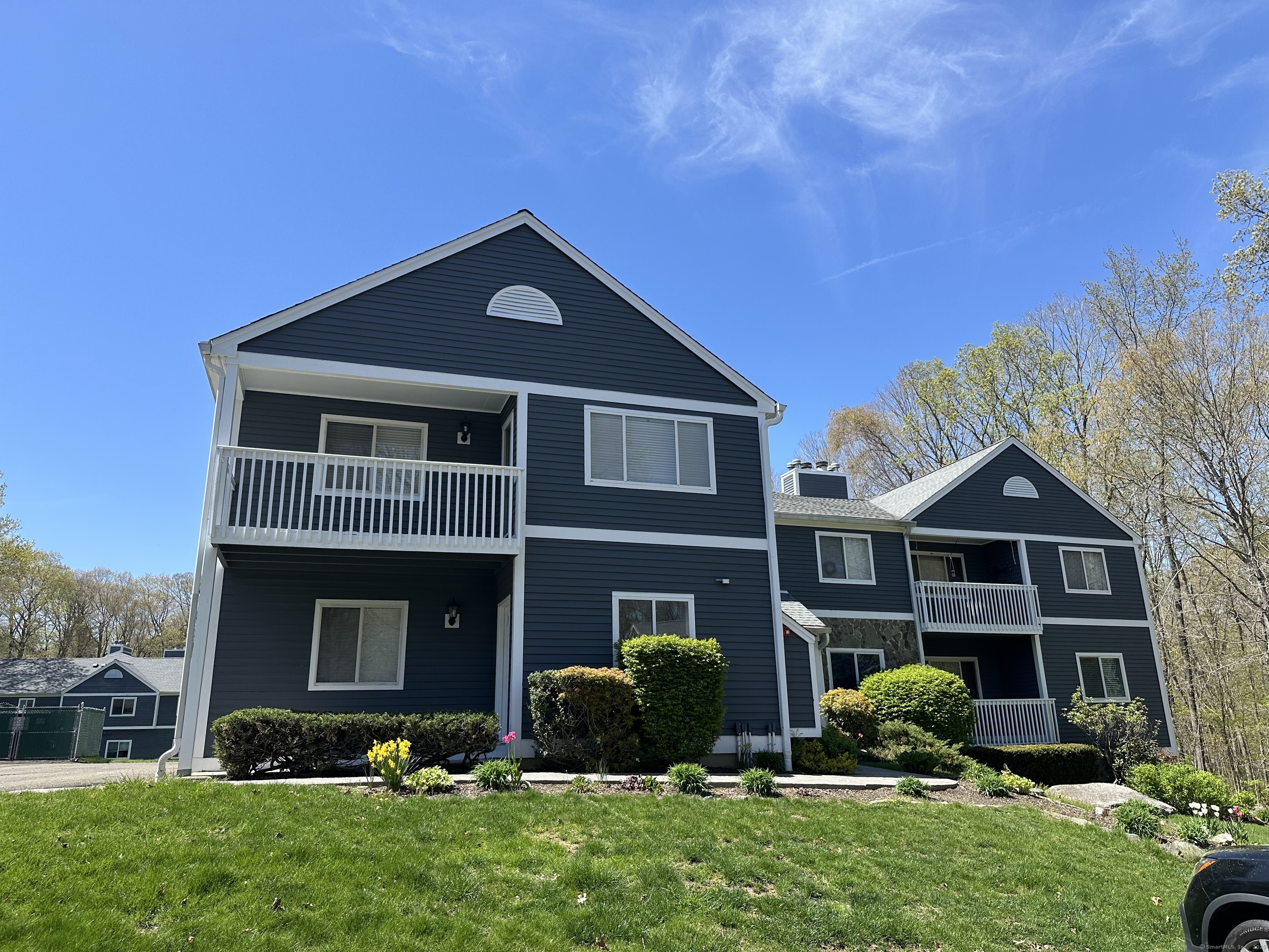 Wendover Drive D, Monroe, Connecticut - 2 Bedrooms  
2 Bathrooms  
5 Rooms - 