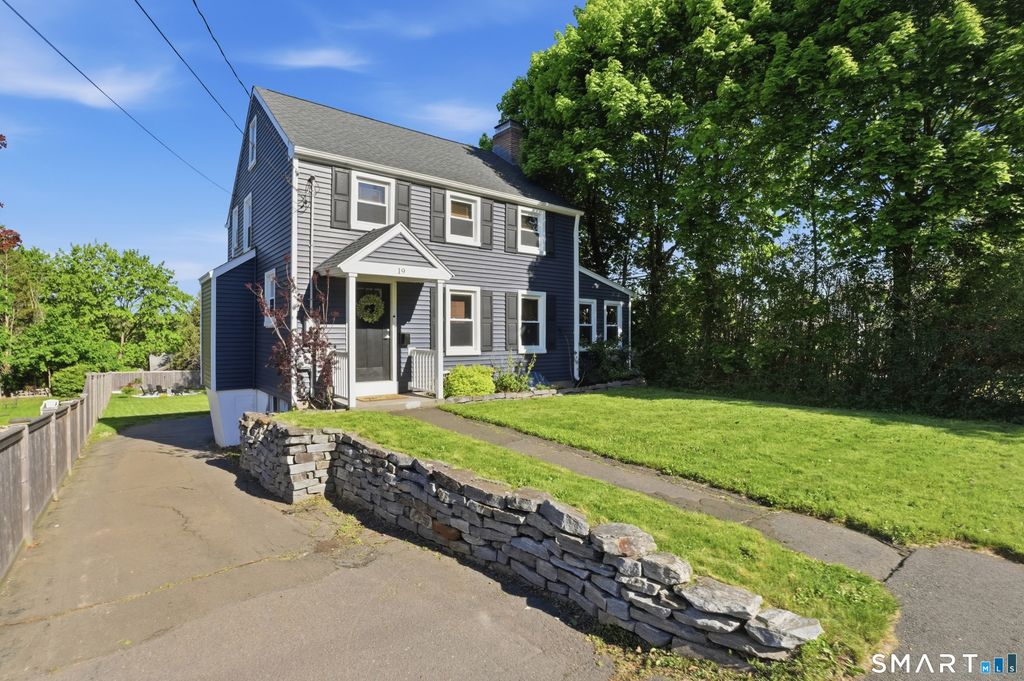 Photo of 19 Draper Avenue, Meriden, CT 06450 (MLS # 24172745)