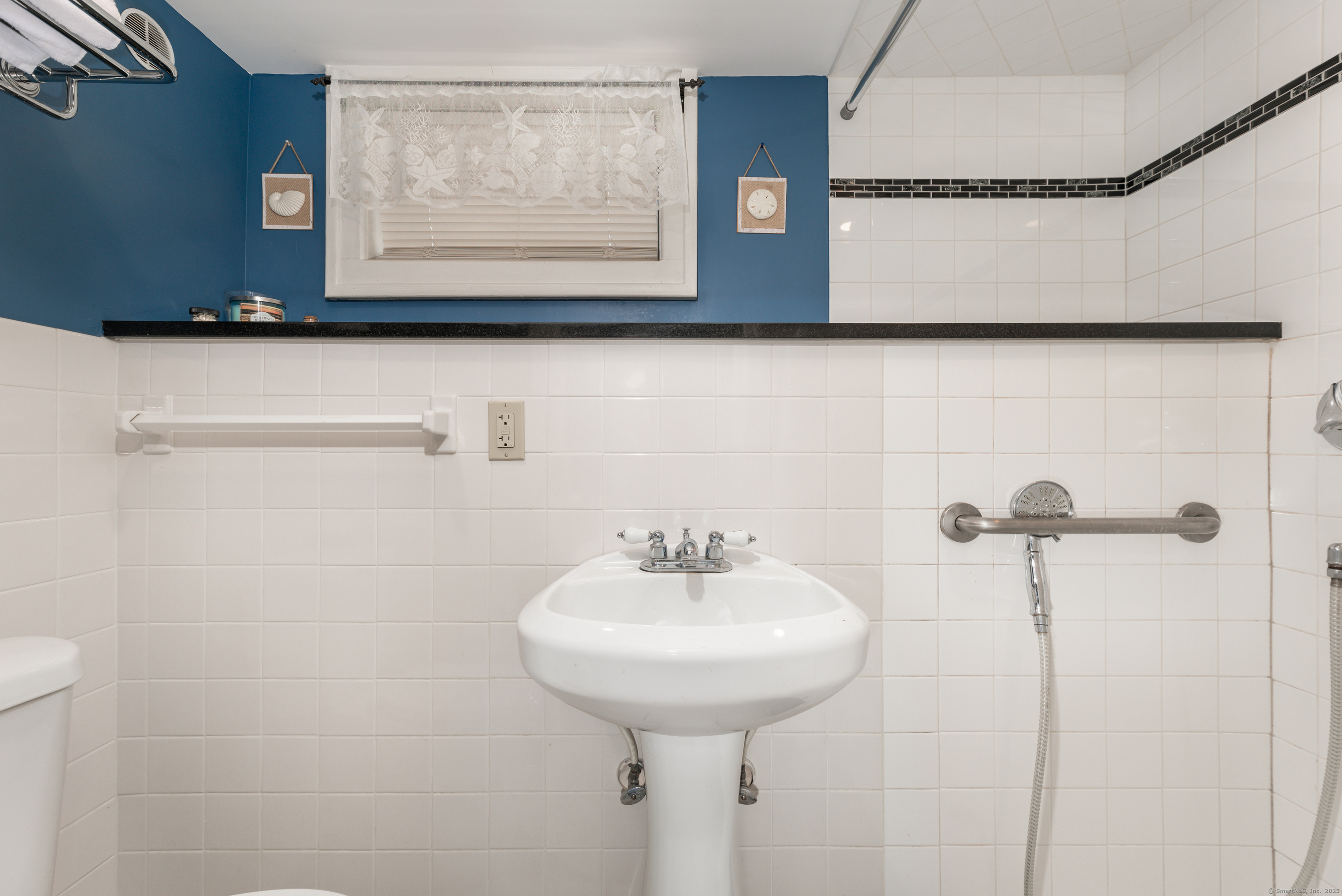 8 Locust Avenue, North Haven, Connecticut image 28