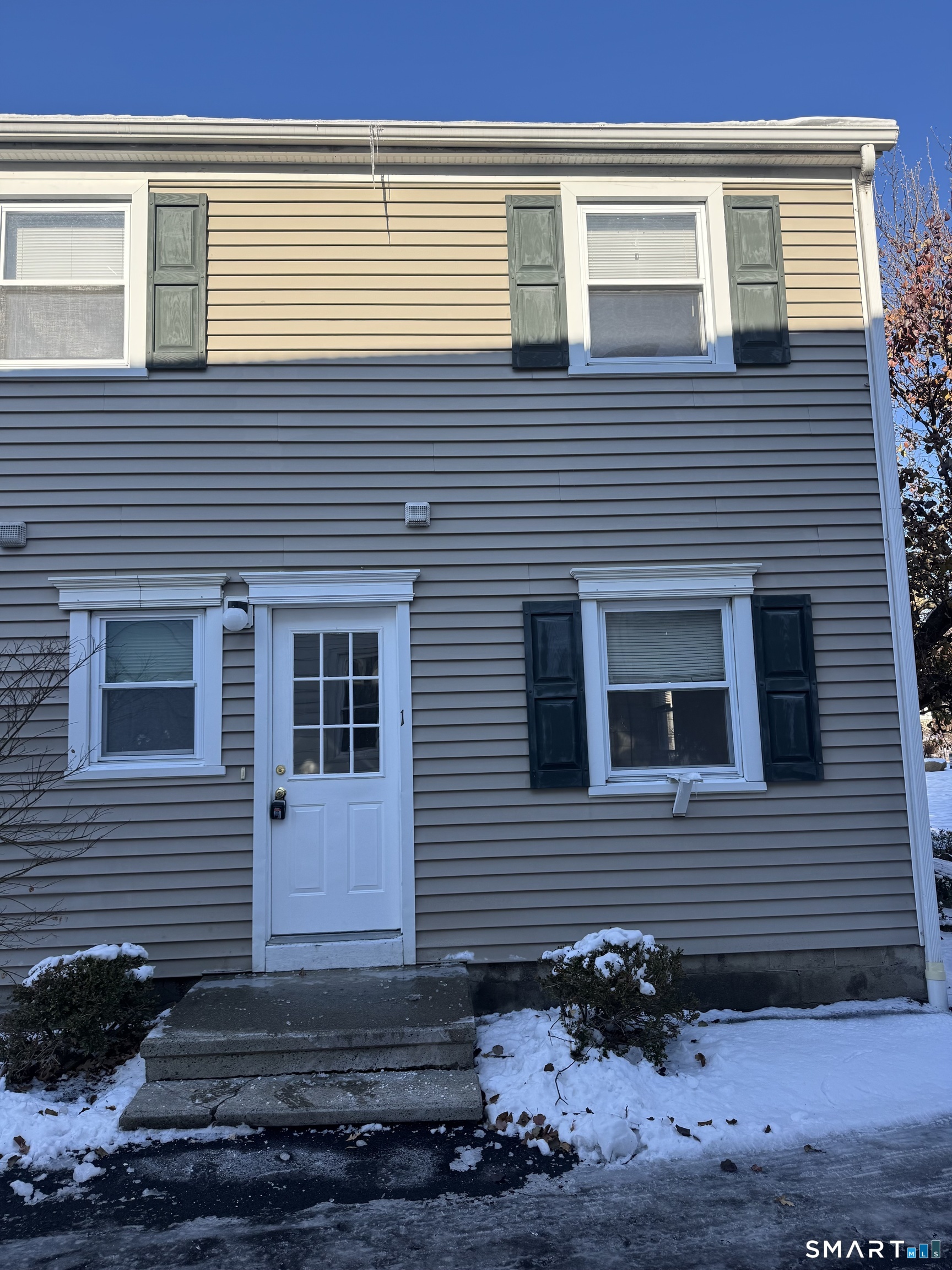 Fairfield, Connecticut 06824, United States, 2 Bedrooms Bedrooms, ,1 BathroomBathrooms,Residential,Active,256709